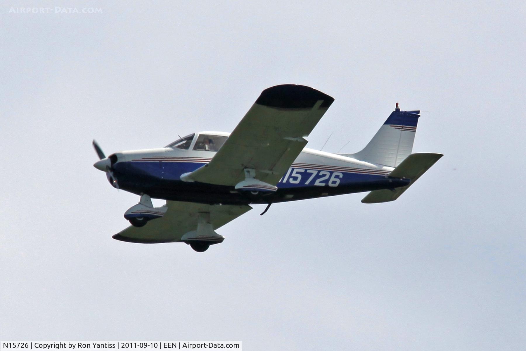 N15726, 1972 Piper PA-28-140 Cherokee C/N 28-7325147, Final approach for runway 02,  Dillant-Hopkins Airport, Keene, NH