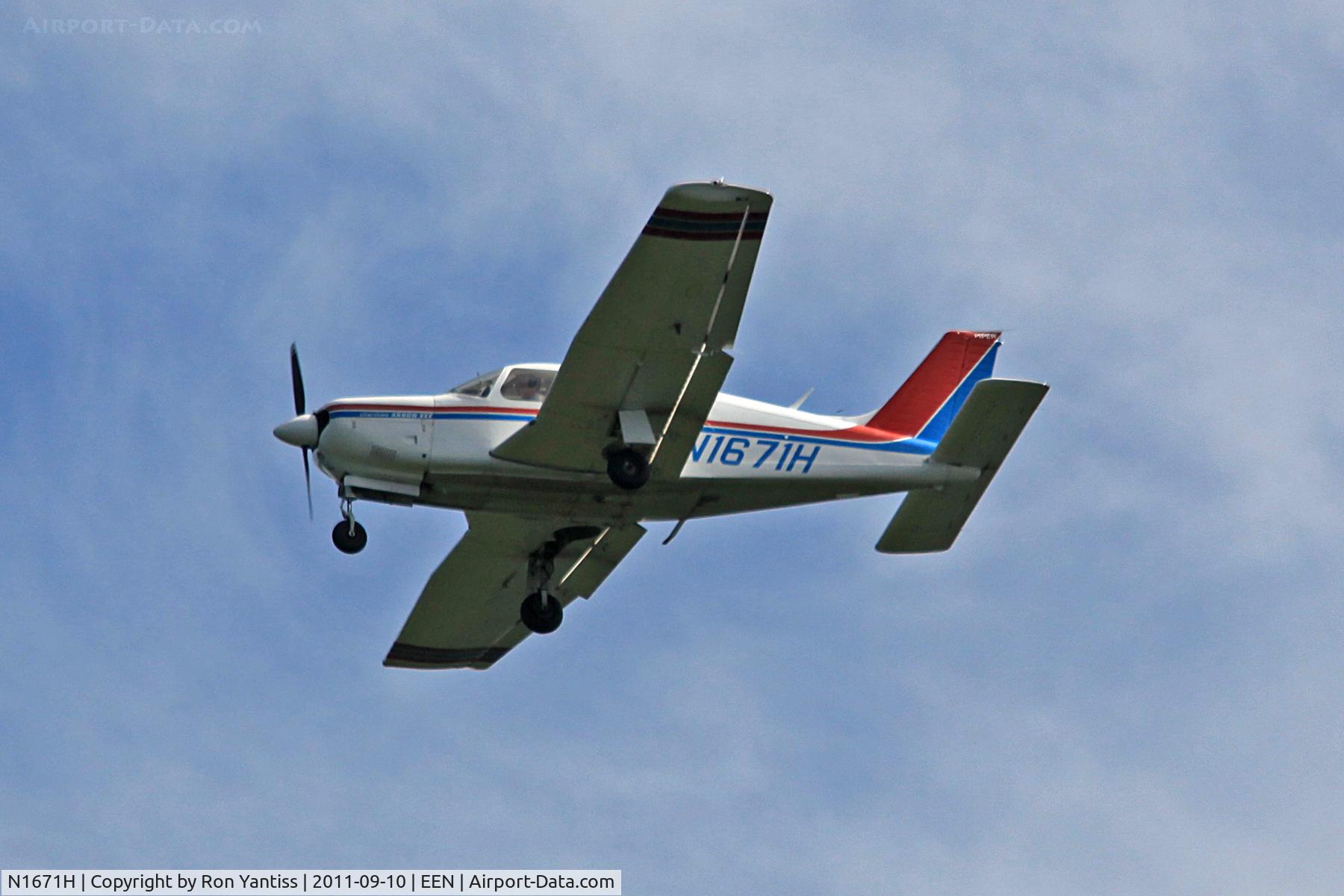 N1671H, Piper PA-28R-201 Cherokee Arrow III C/N 28R-7737008, Final approach to runway 02, Dillant-Hopkins Airport, Keene, NH