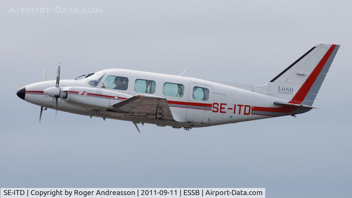 SE-ITD, 1980 Piper PA-31 C/N 31-8012035, Op by Trafikflygarhögskolan