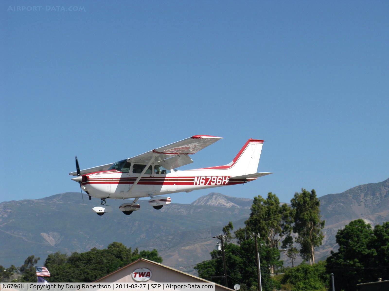N6796H, 1975 Cessna 172M C/N 17265584, 1975 Cessna 172M SKYHAWK, Lycoming O-320-E2D 150 Hp, landing Rwy 22