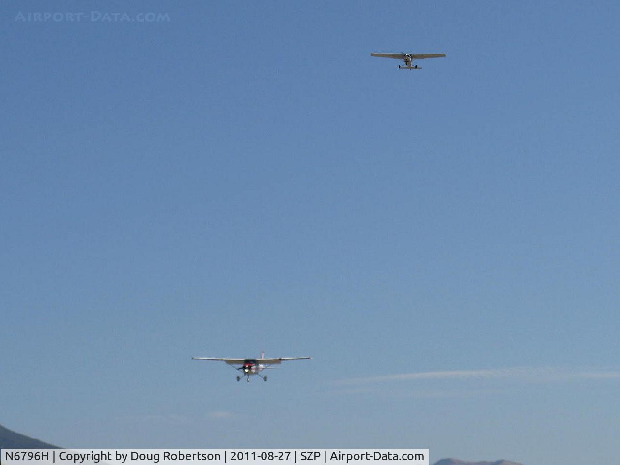 N6796H, 1975 Cessna 172M C/N 17265584, 1975 Cessna 172M SKYHAWK, Lycoming O-320-E2D 150 Hp, on final with go-around aircraft above-N19736 also a C172.