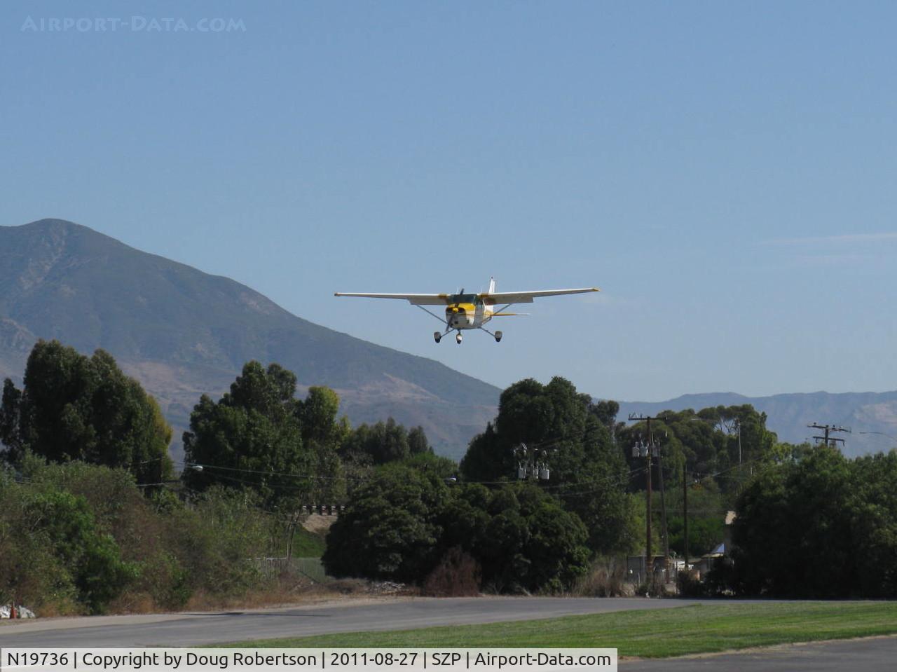 N19736, 1972 Cessna 172L C/N 17260710, 1972 Cessna 172L, Lycoming O-320-E2D 150 Hp, on final Rwy 22