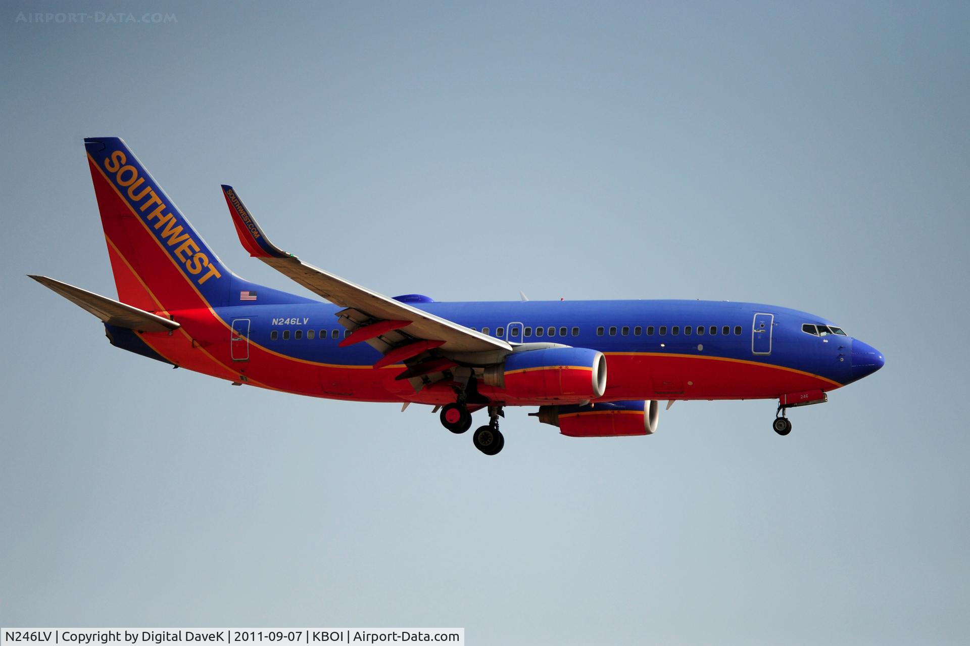 N246LV, 2006 Boeing 737-7H4 C/N 32507, West approach