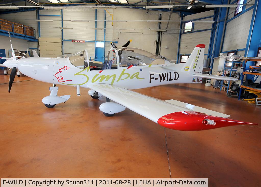 F-WILD, 2009 Issoire APM 40 Simba C/N 01, Hangared...