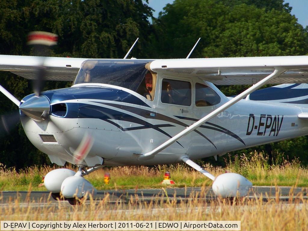 D-EPAV, Cessna 182T Skylane C/N Not found D-EPAV, [Kodak Z812IS]