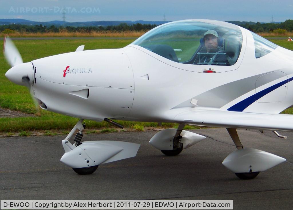 D-EWOO, Aquila A210 (AT01) C/N AT01-208, [Kodak Z812IS]