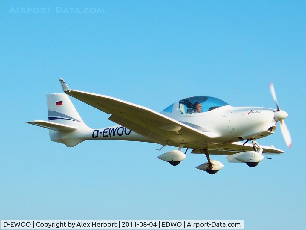D-EWOO, Aquila A210 (AT01) C/N AT01-208, [Kodak Z812IS]