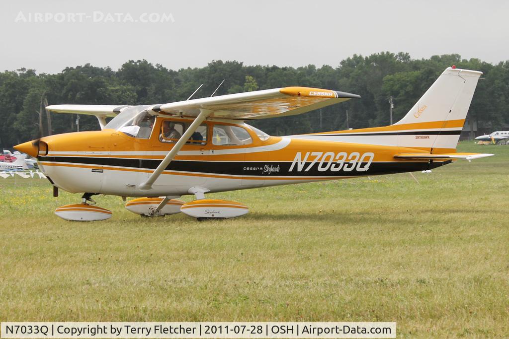 N7033Q, 1971 Cessna 172L C/N 17260333, Aircraft in the camping areas at 2011 Oshkosh