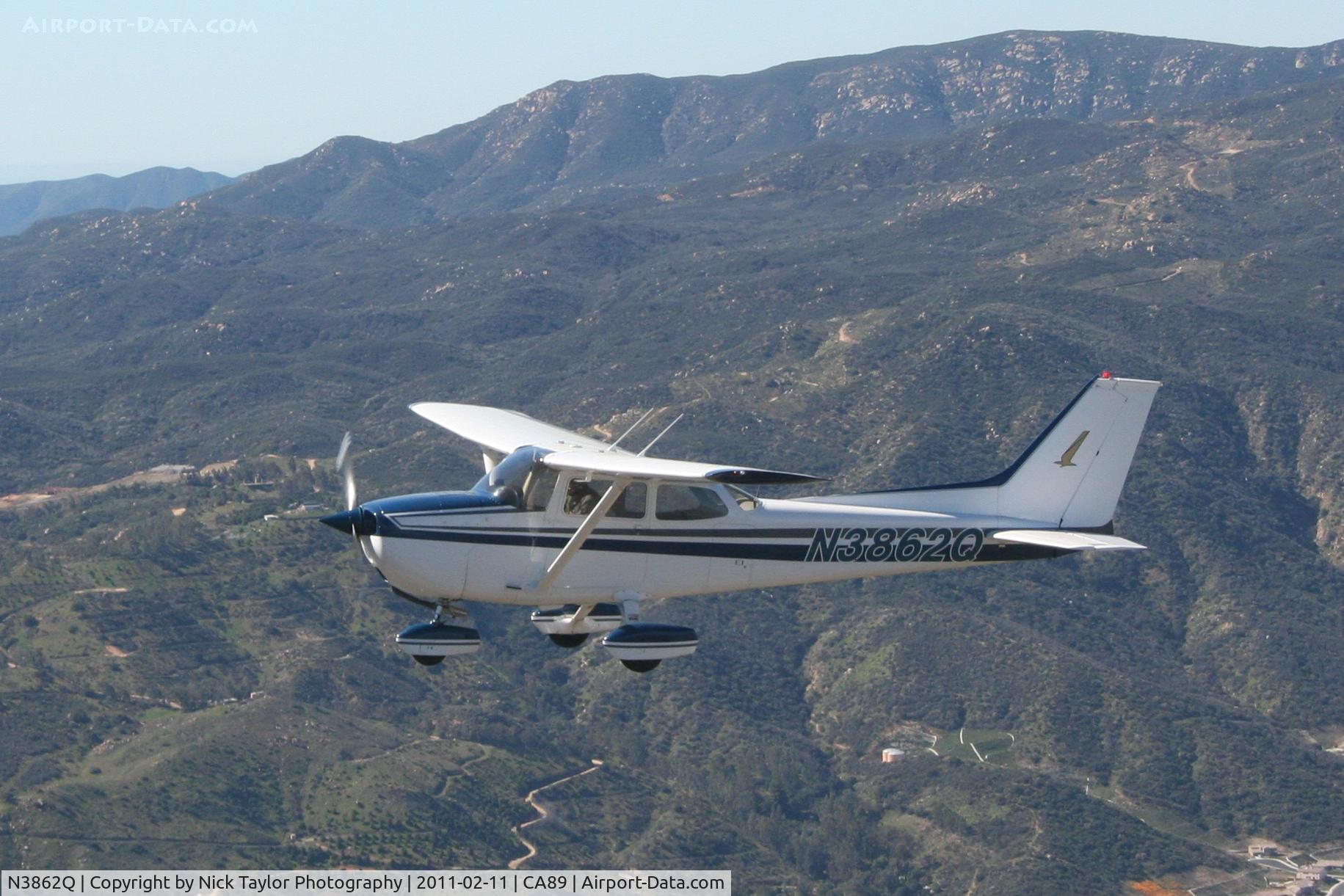 N3862Q, 1971 Cessna 172L C/N 17259962, Passing over Lake Elsinore