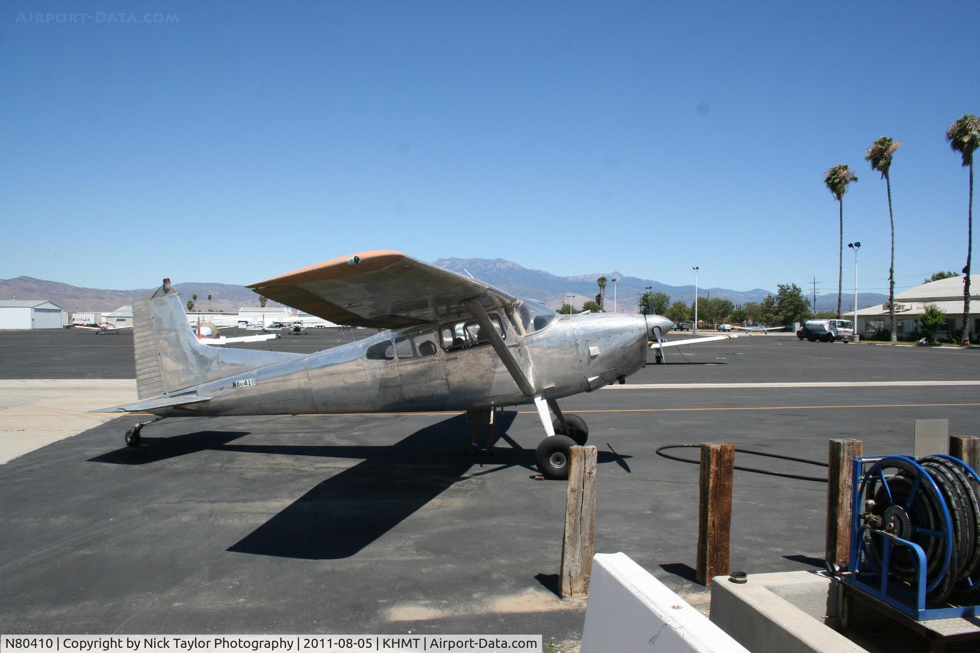 N80410, 1962 Cessna 185A Skywagon C/N 1850372, Getting fuel