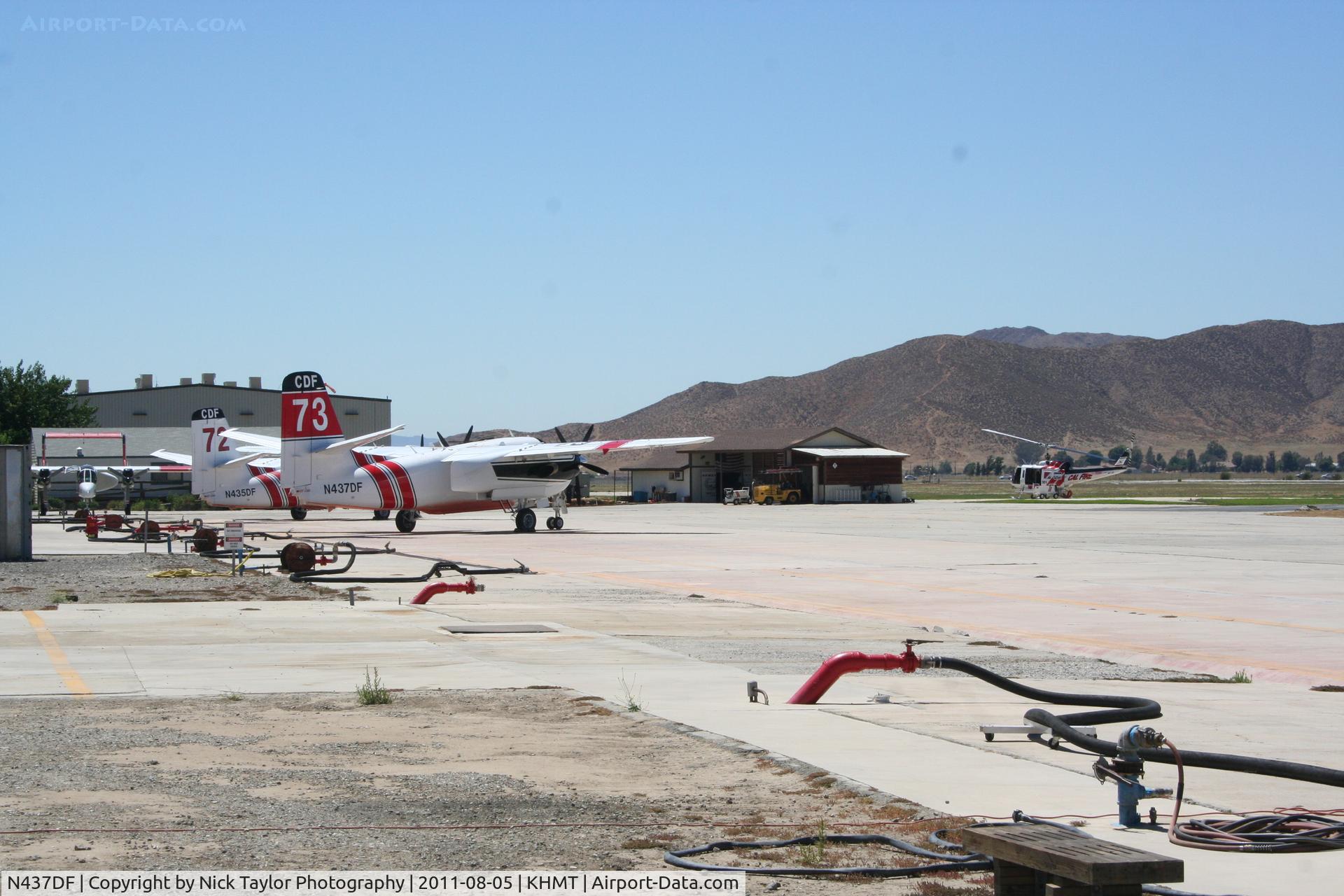 N437DF, Marsh Aviation S-2F3AT C/N 149848, Waiting for a fire