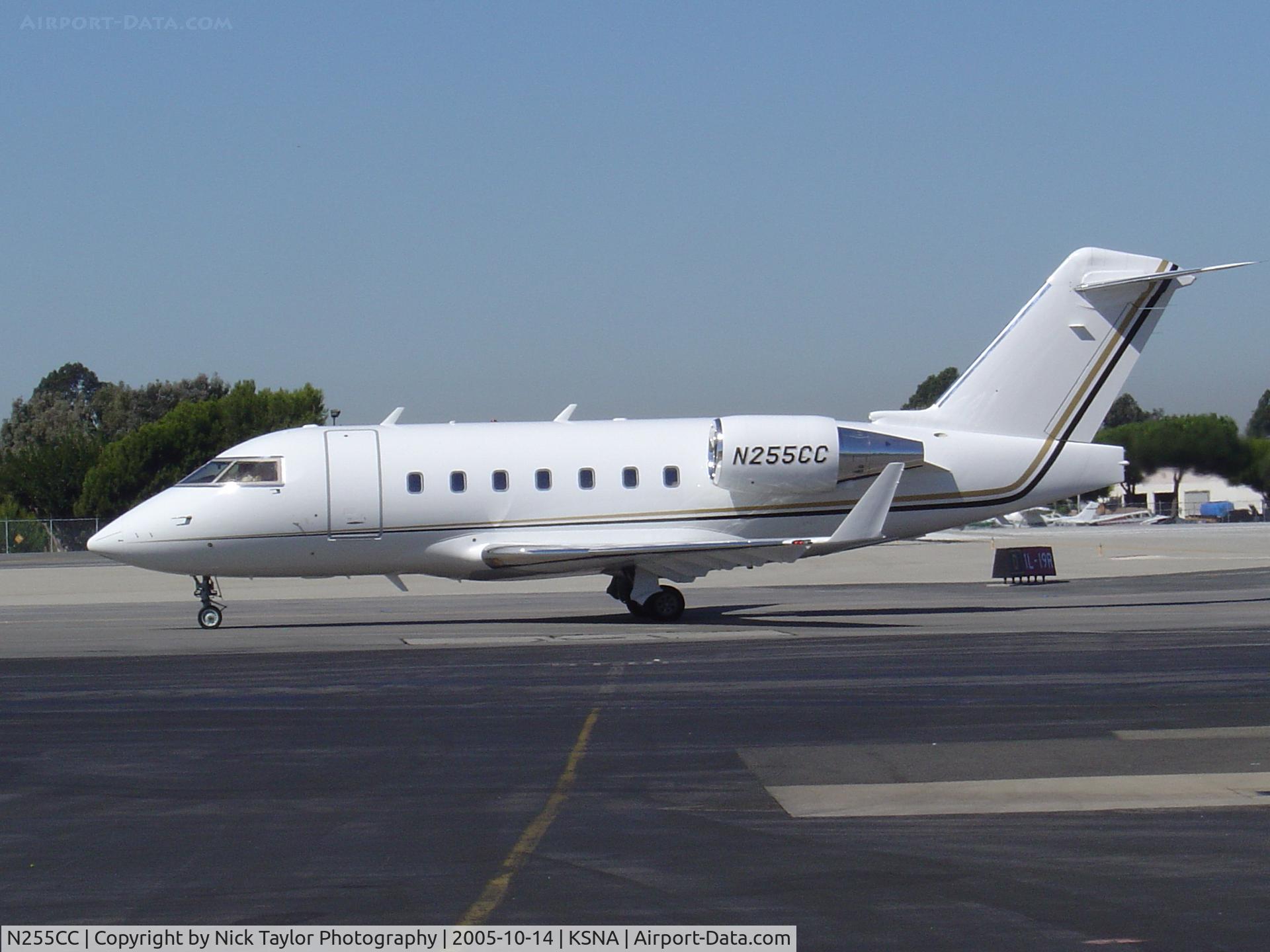 N255CC, 1995 Canadair Challenger 604 (CL-600-2B16) C/N 5302, Taxiing