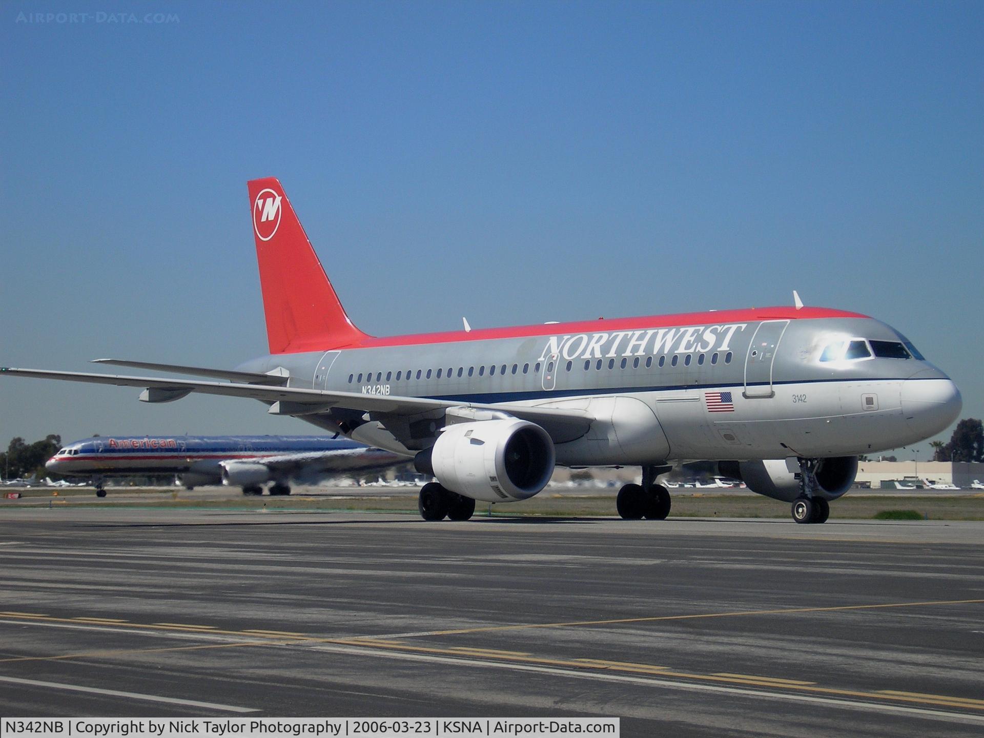 N342NB, 2002 Airbus A319-114 C/N 1746, Taxiing to the terminal