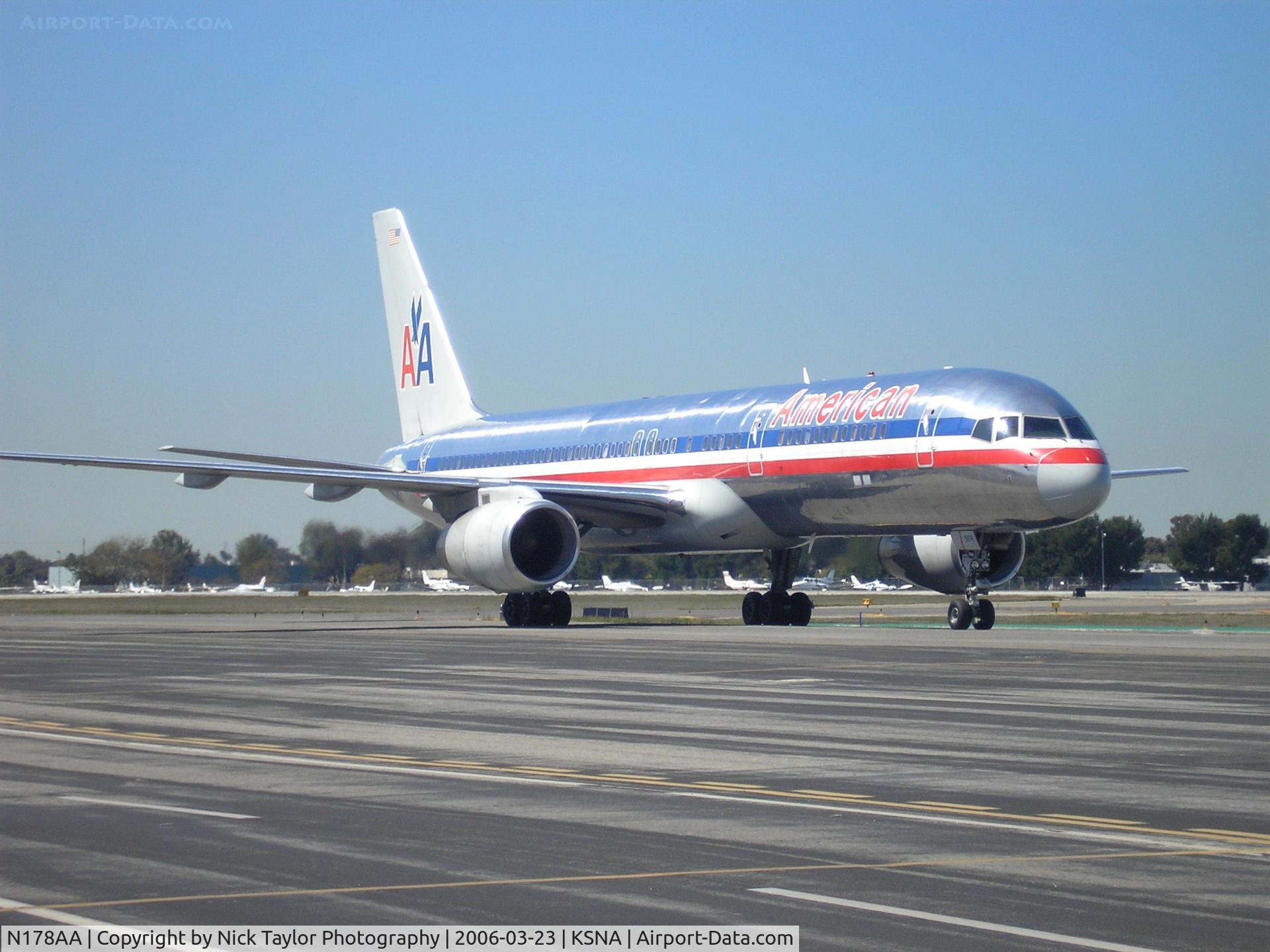 N178AA, 2002 Boeing 757-223 C/N 32398, Taxiing
