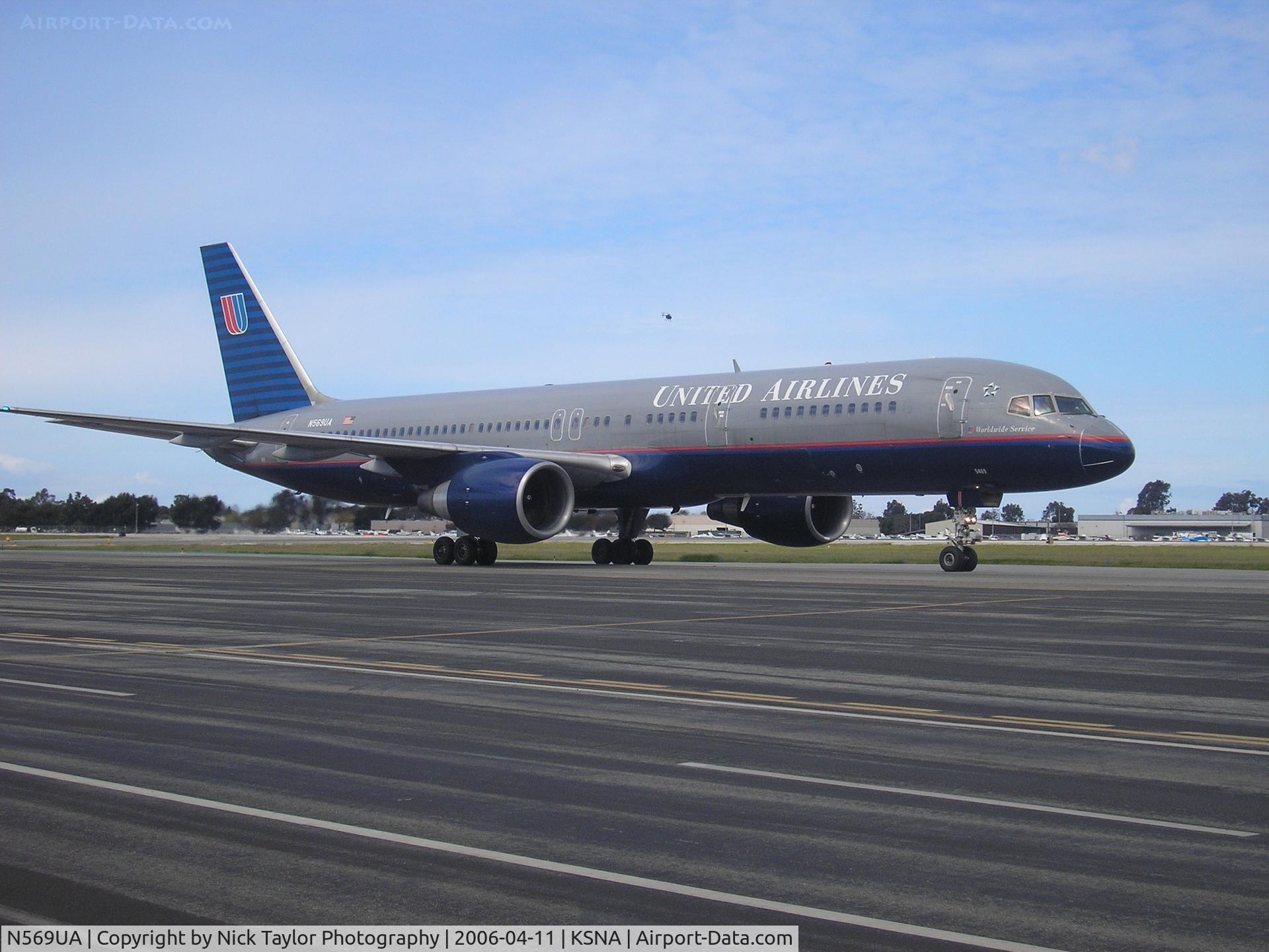 N569UA, 1992 Boeing 757-222 C/N 26677, Taxiing to the terminal
