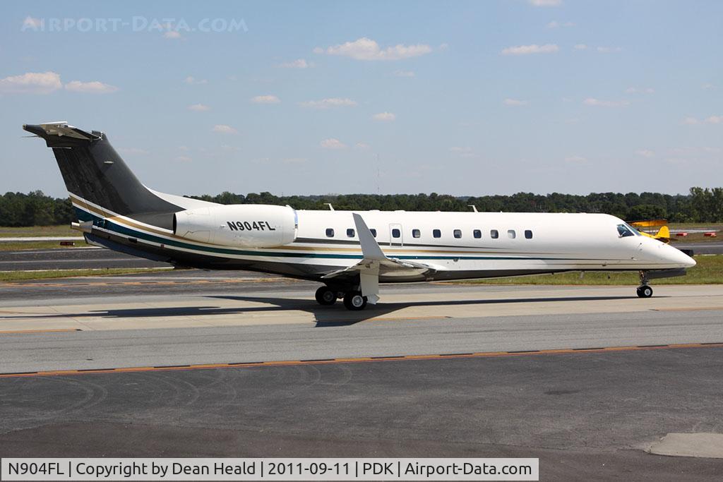 N904FL, 2004 Embraer EMB-135BJ Legacy C/N 145780, Flight Options N904FL (FLT OPT904) taxiing to RWY 2R for departure to Westchester County (KHPN). New paint scheme & registration. Former tail numbers are N904LX and N780SG.