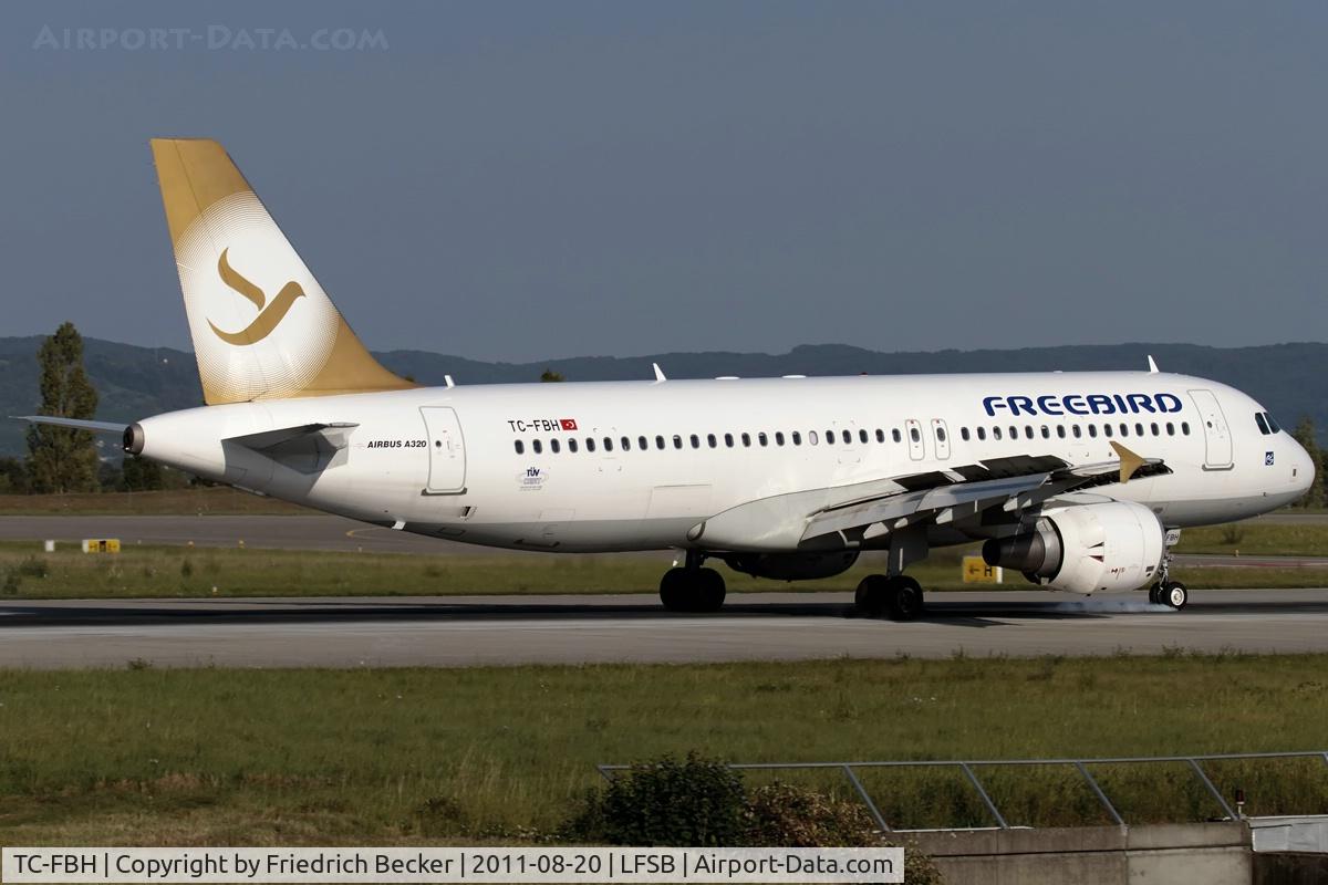TC-FBH, 2010 Airbus A320-214 C/N 4207, decelerating after touchdown