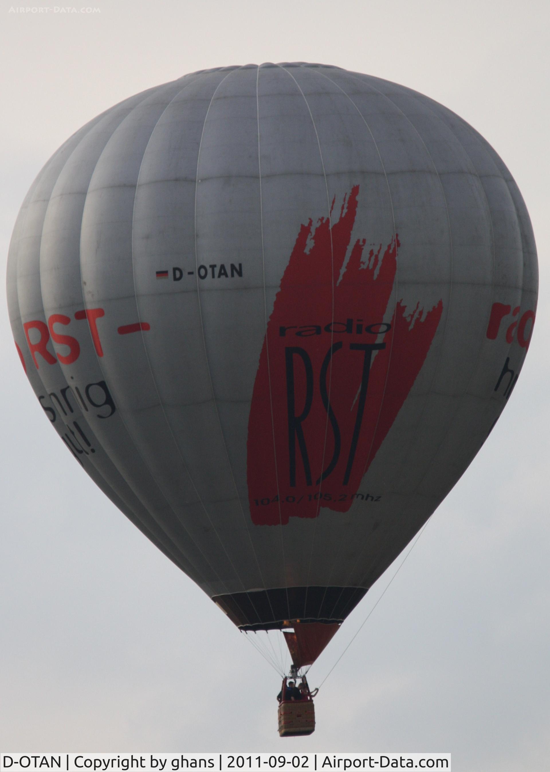D-OTAN, 2000 Schroeder Fire Balloons G40/24 C/N 776, WIM 2011
'Radio RST'