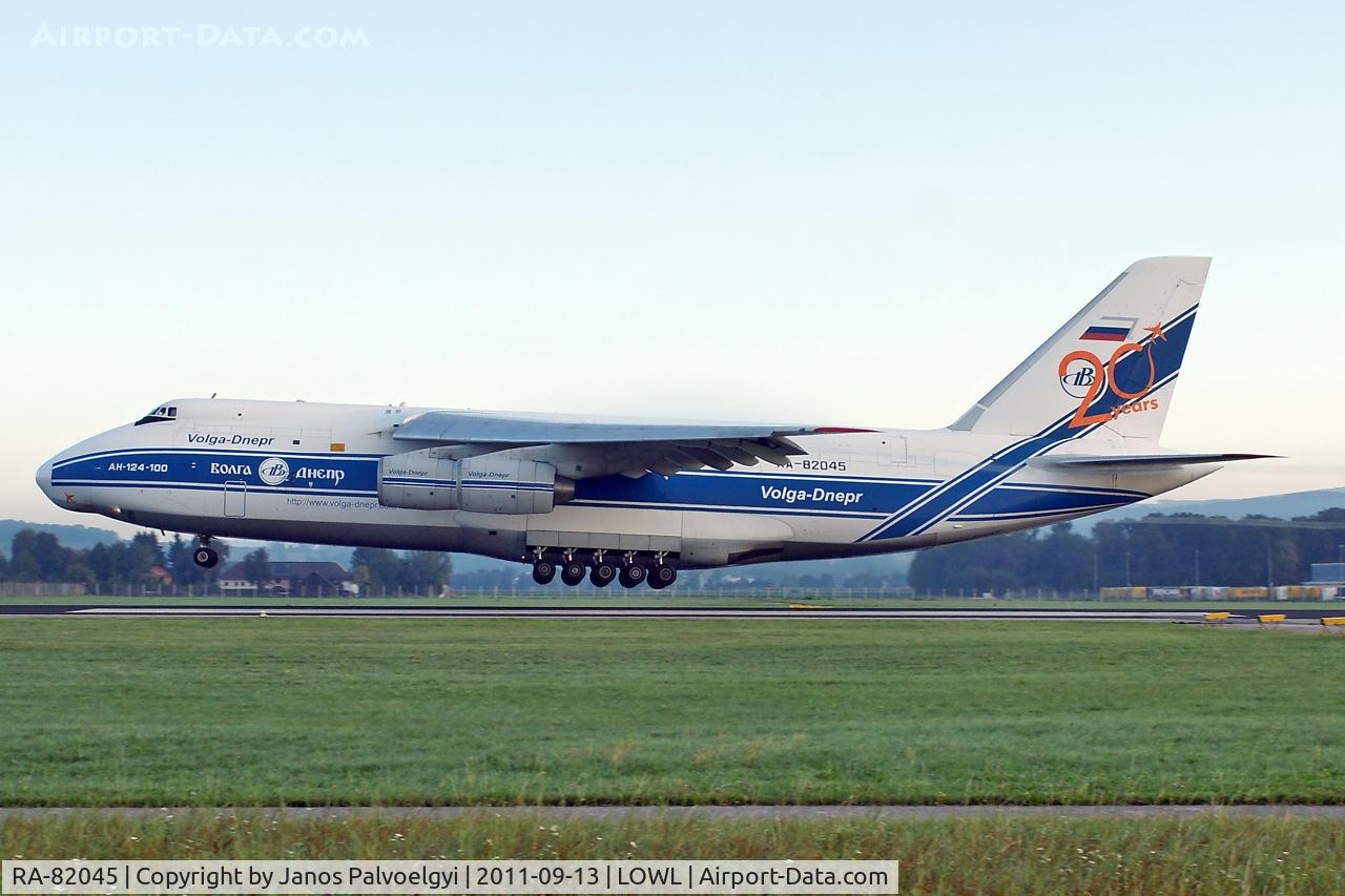 RA-82045, 1991 Antonov An-124-100 Ruslan C/N 9773052255113, Volga Dnepr Airlines Antonov An-124-100 Ruslan landing in LOWL/LNZ