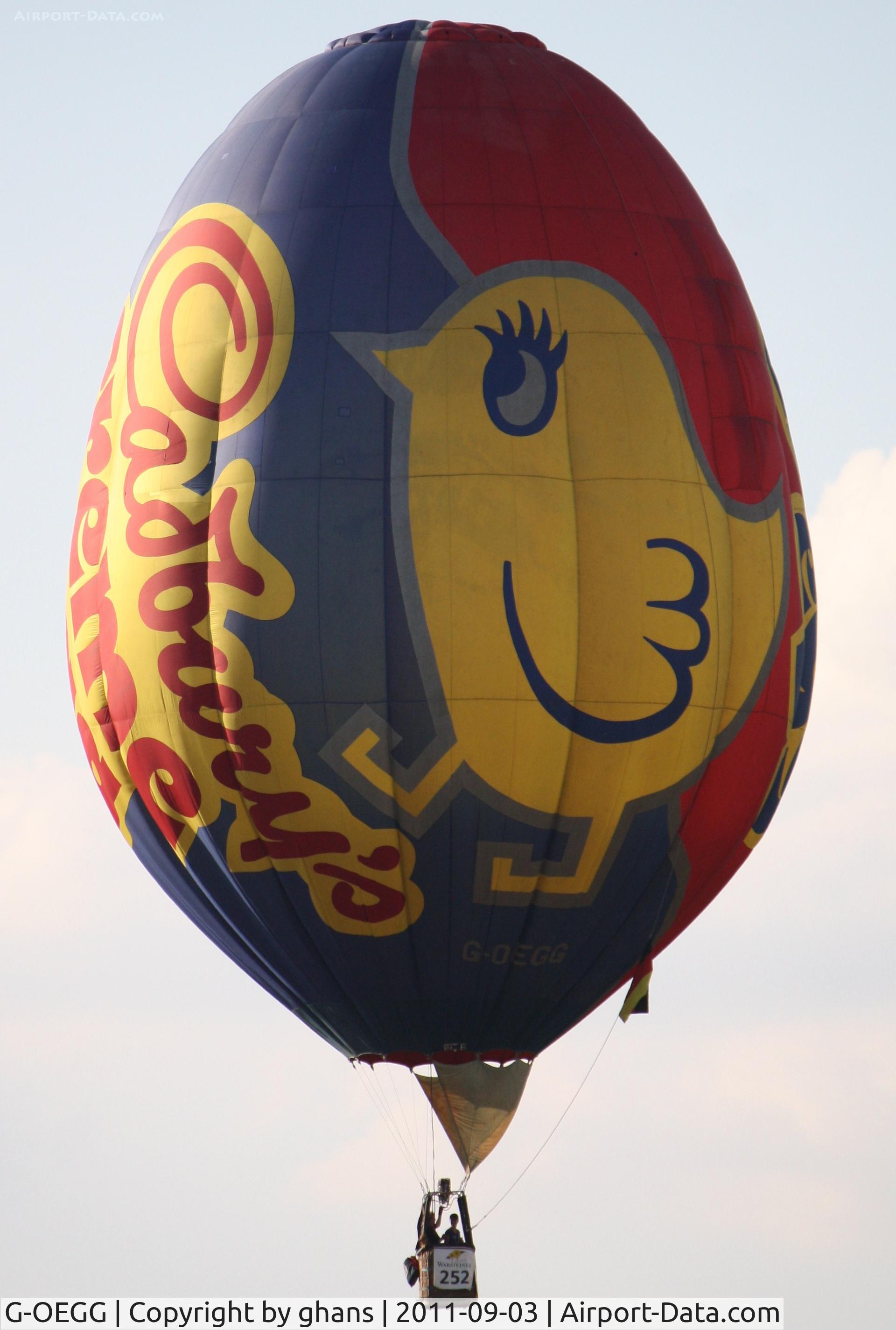 G-OEGG, 1989 Cameron Balloons Ltd CAMERON EGG-65 C/N 2140, WIM 2011
'Cadbury's Creme Egg'