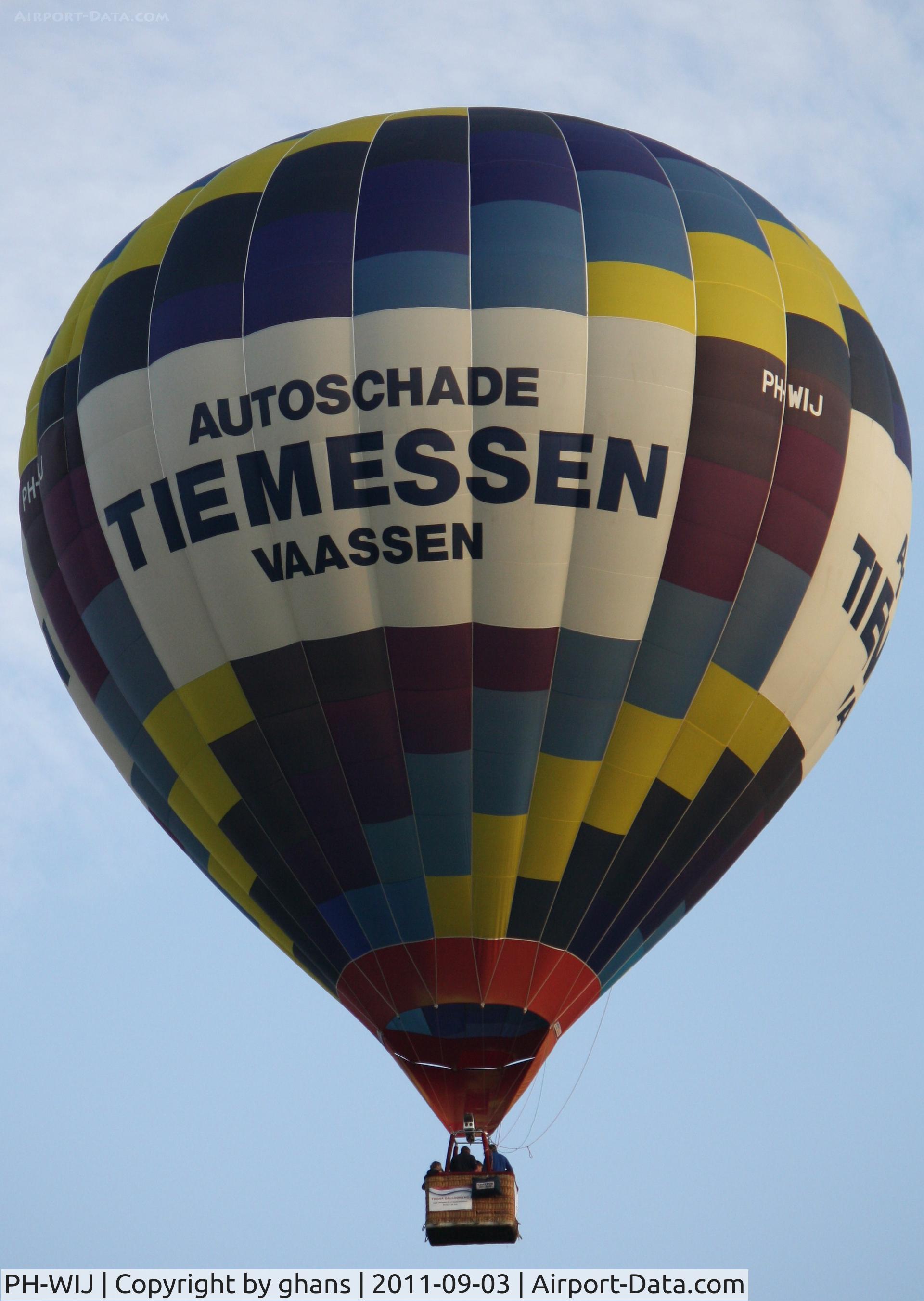PH-WIJ, Cameron Z-133 C/N 4817, WIM 2011
'Autoschade Tiemessen Vaassen'