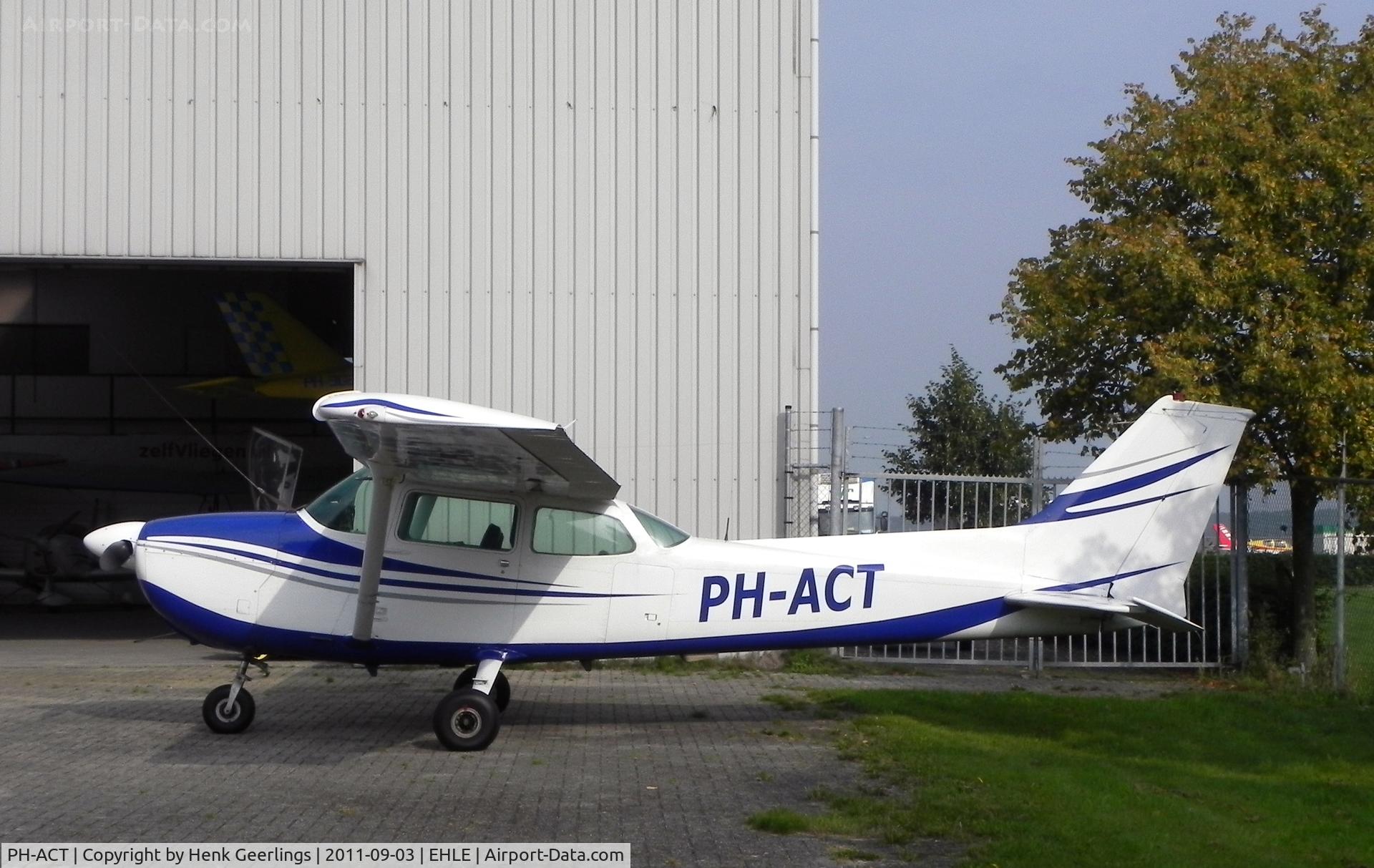 PH-ACT, 1976 Cessna 172M C/N 17267244, Flying school