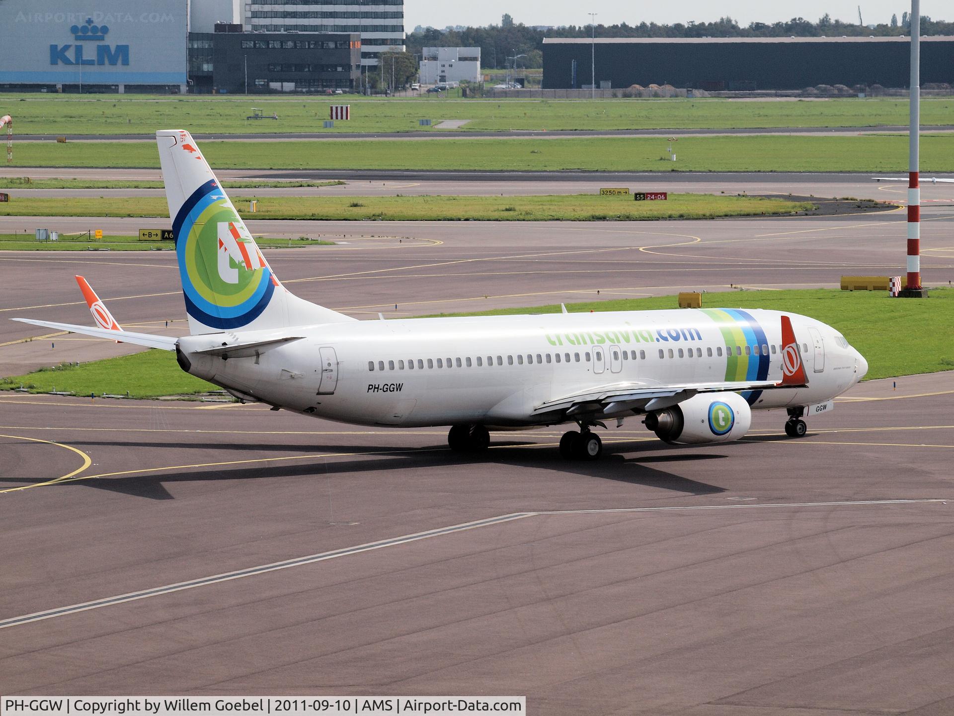 PH-GGW, 2010 Boeing 737-8EH C/N 35831, Taxi to the runway of 