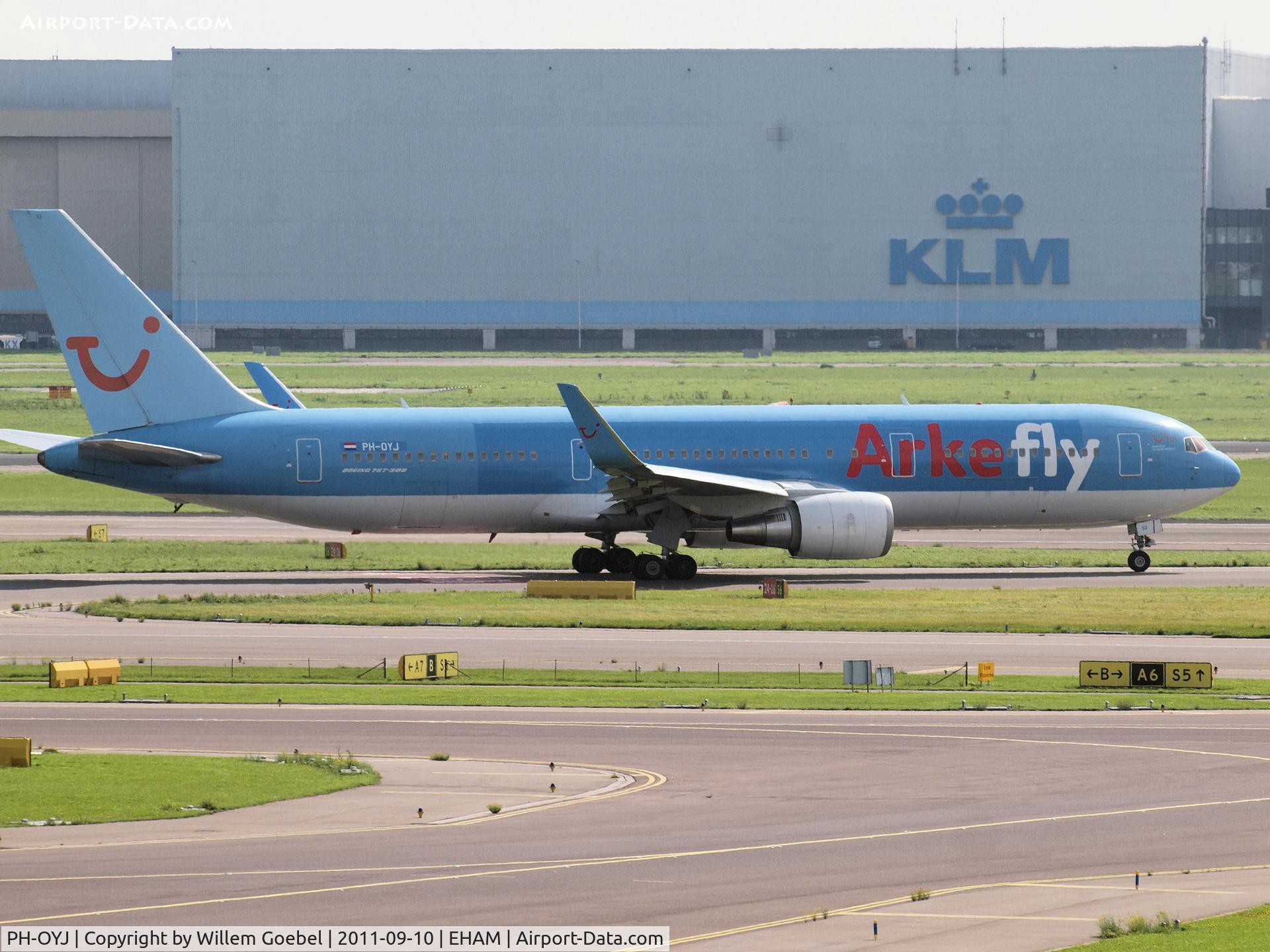 PH-OYJ, 2000 Boeing 767-304 C/N 29384, Taxi to the runway of 