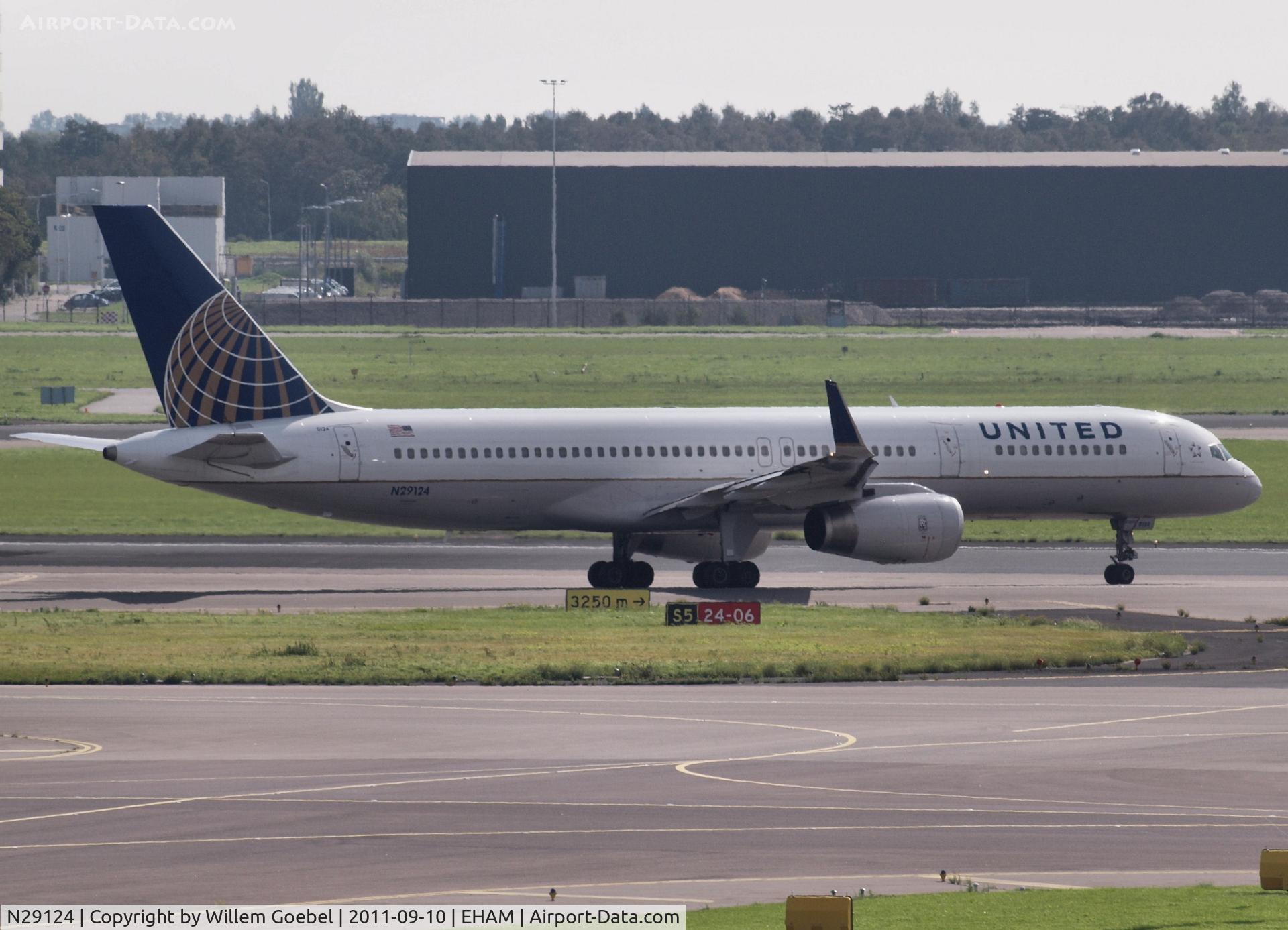 N29124, 1998 Boeing 757-224 C/N 27565, Taxi to the runway of 