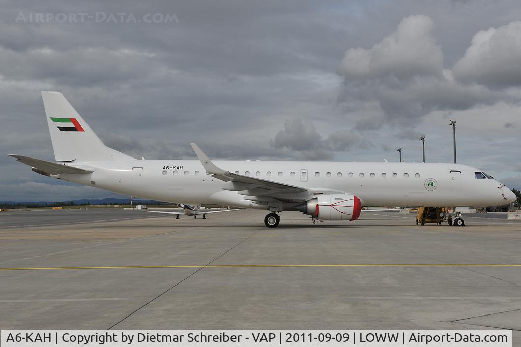 A6-KAH, 2010 Embraer ERJ-190-100ECJ Lineage 1000 C/N 19000236, Embraer 190