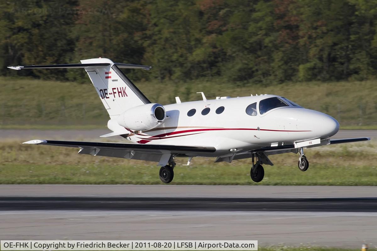 OE-FHK, 2010 Cessna 510 Citation Mustang Citation Mustang C/N 510-0315, moments prior touchdown