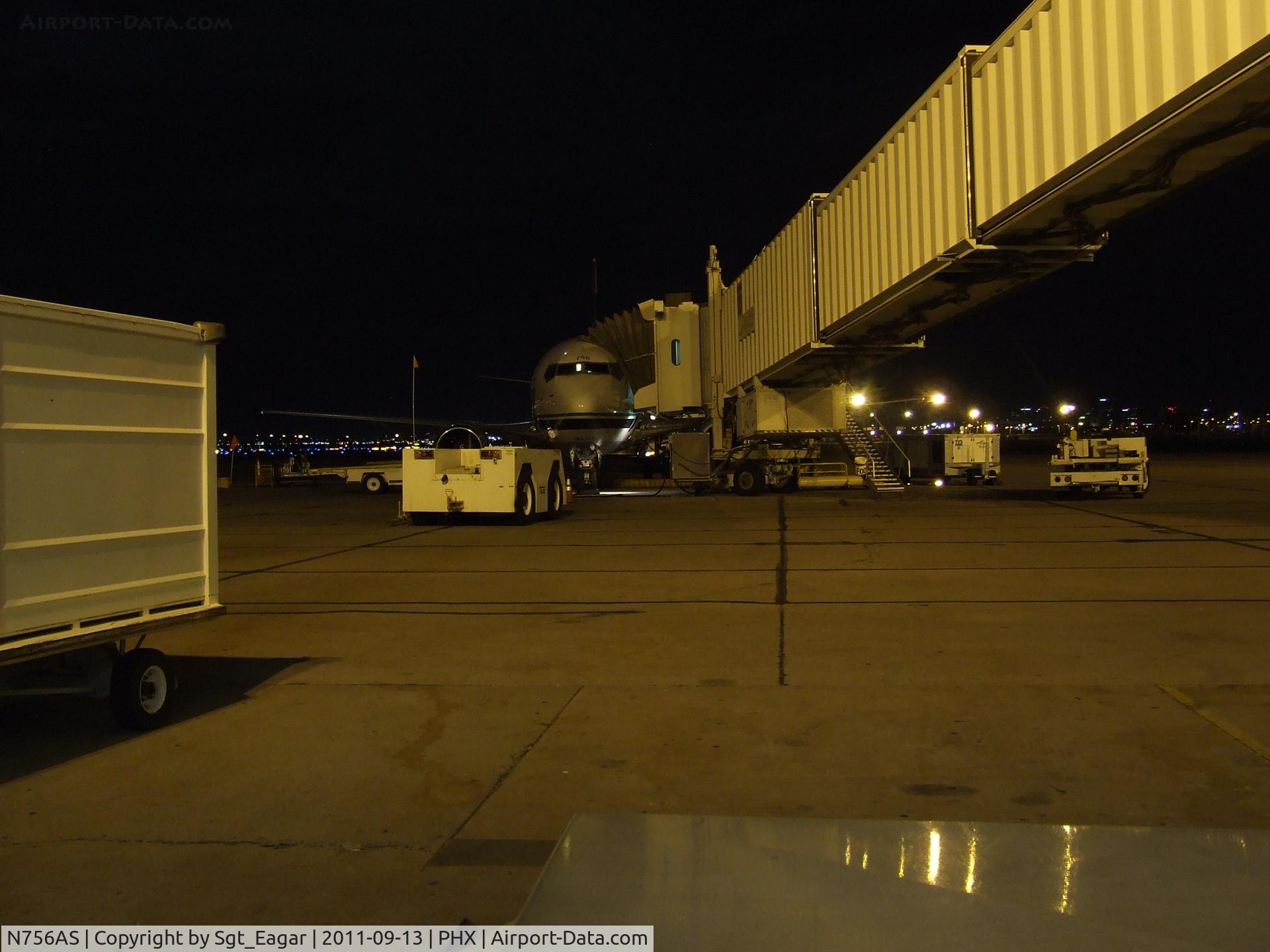 N756AS, 1992 Boeing 737-4Q8 C/N 25097, At the gate, getting her ready to board