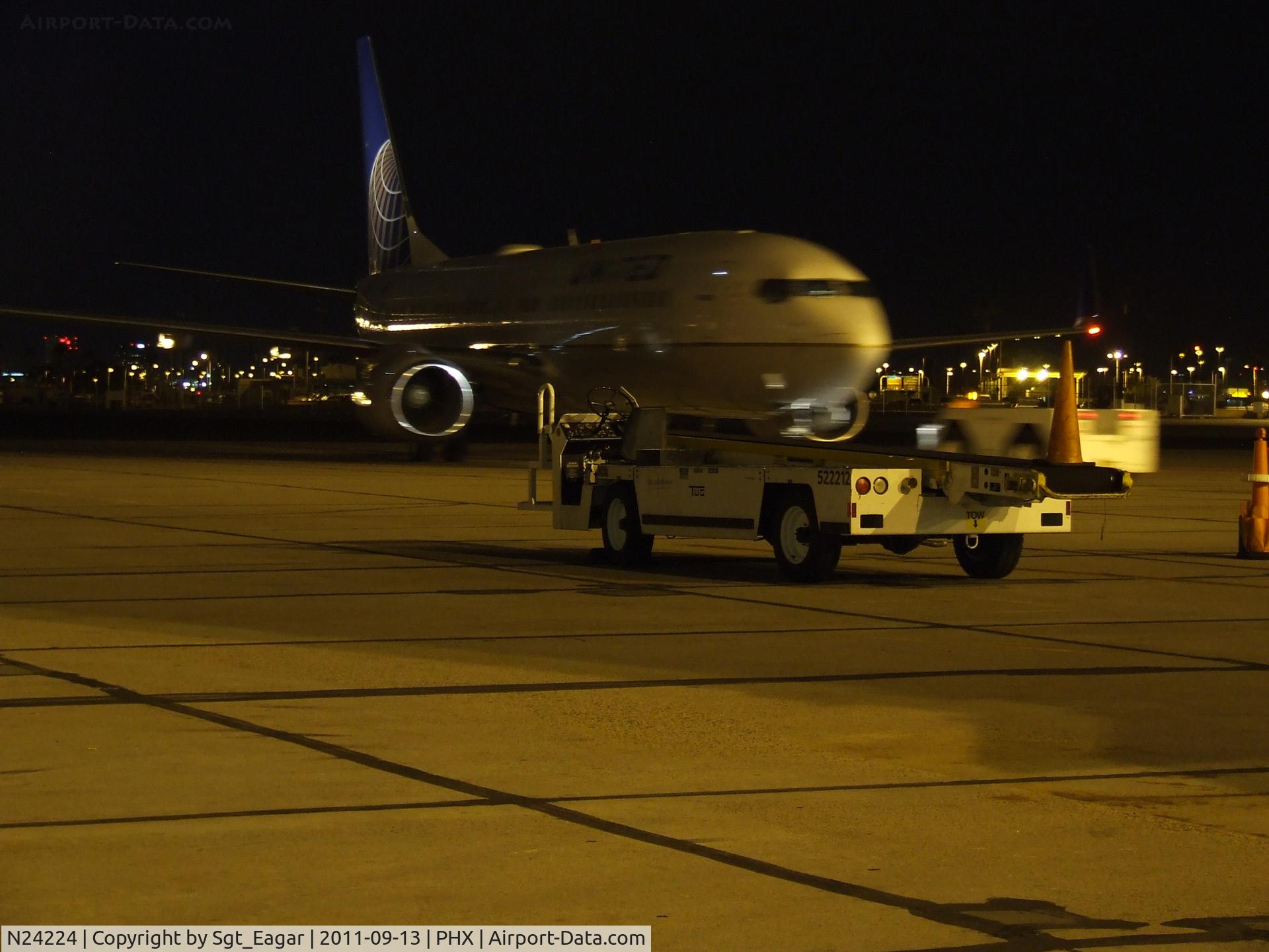 N24224, 1998 Boeing 737-824 C/N 28933, Continental tail flash (time lapse)