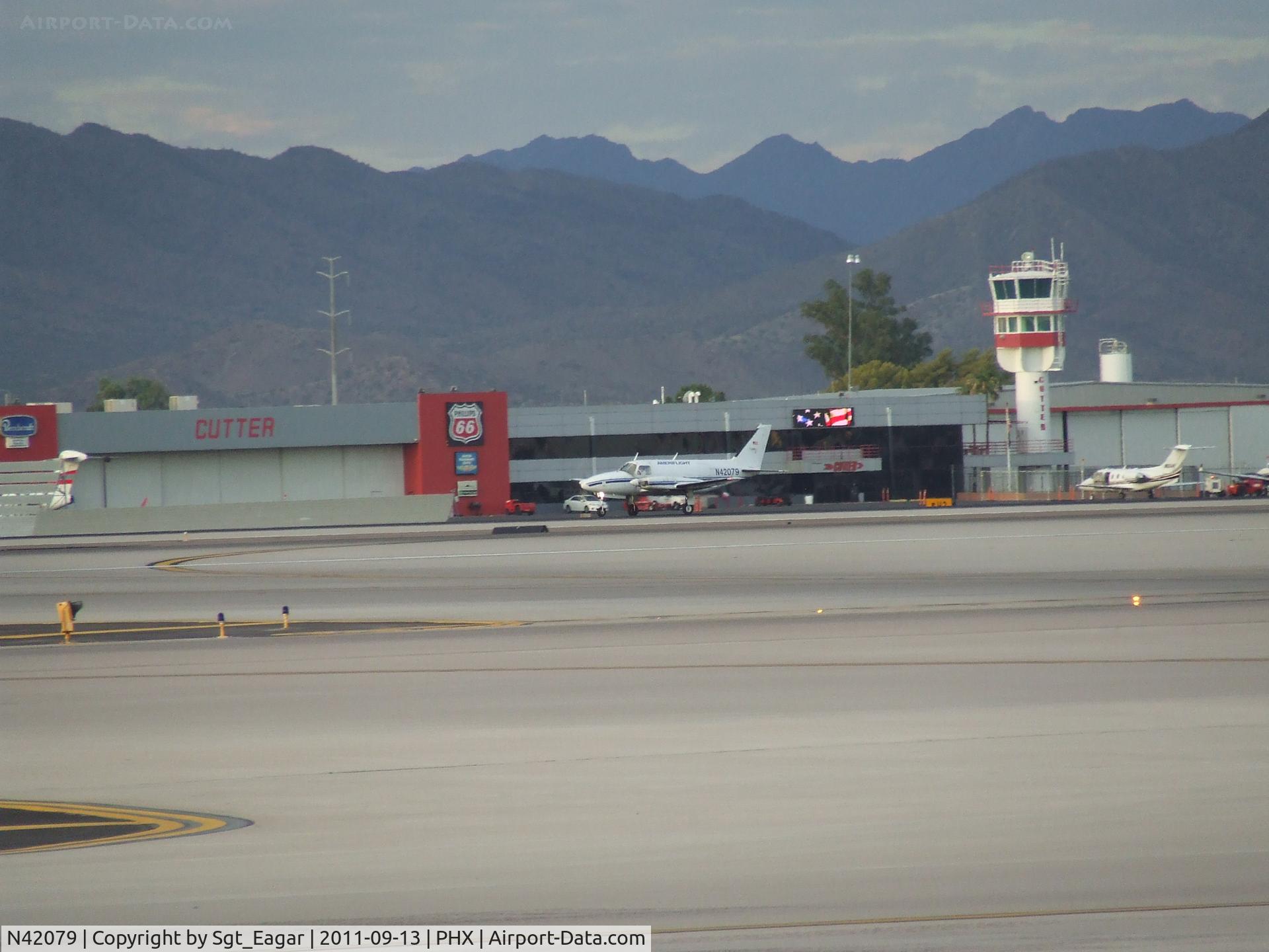N42079, 1974 Piper PA-31-350 Chieftain C/N 31-7405488, Ameriflight taking off next to the old Phoenix tower