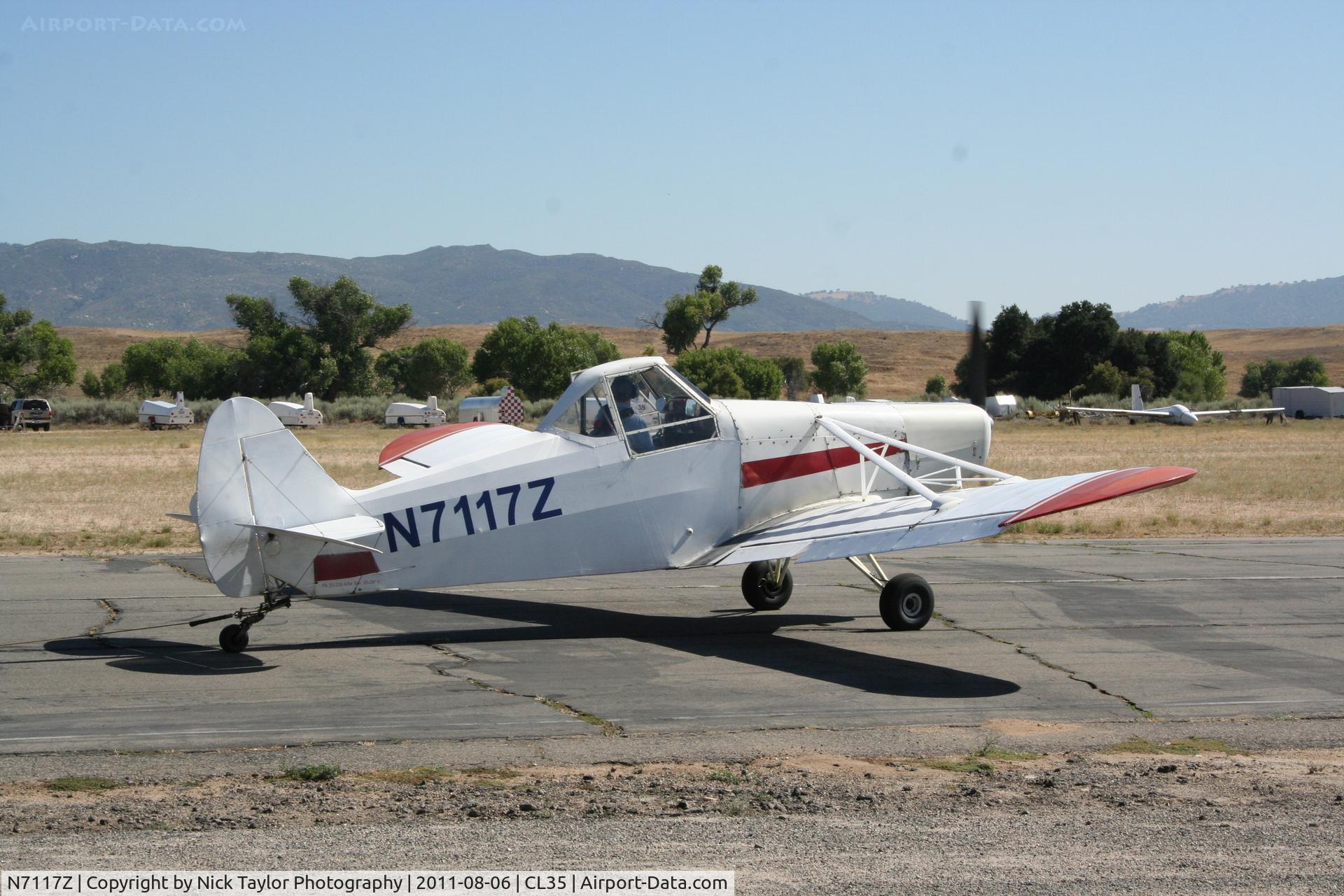 N7117Z, 1964 Piper PA-25-235 C/N 25-2914, Preparing to make a tow