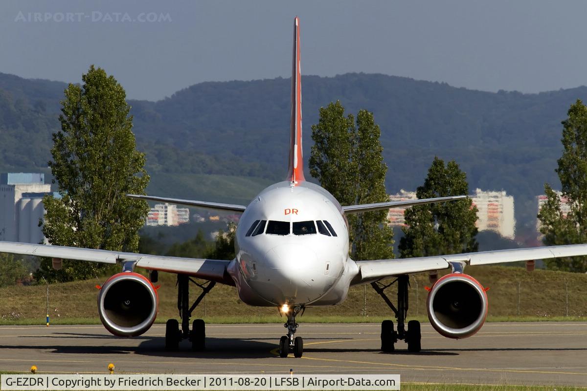 G-EZDR, 2008 Airbus A319-111 C/N 3683, taxying to the active
