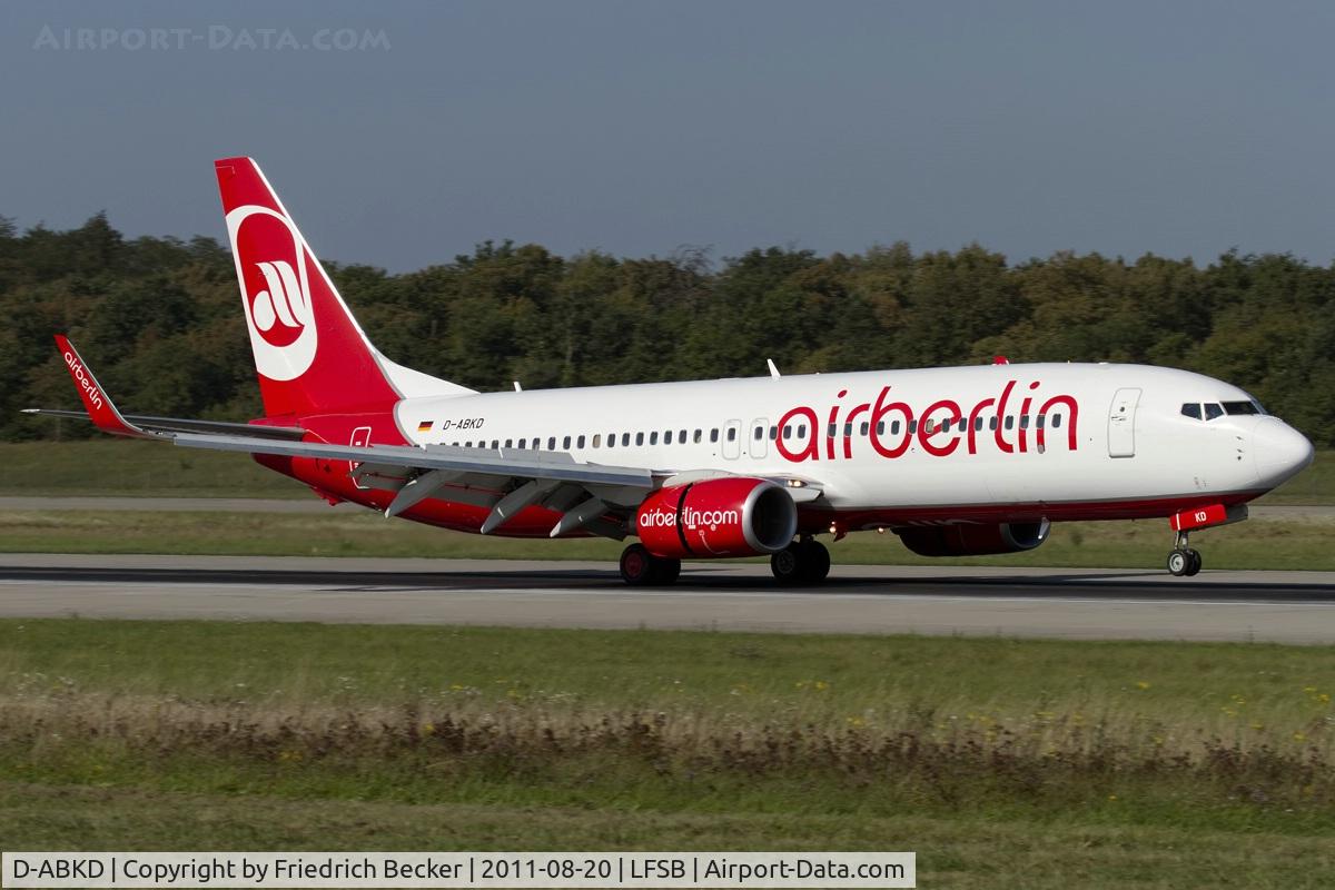 D-ABKD, 2009 Boeing 737-86J C/N 37742, decelerating after touchdown