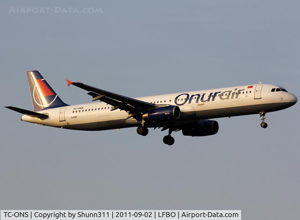TC-ONS, 1993 Airbus A321-131 C/N 364, Landing rwy 14R