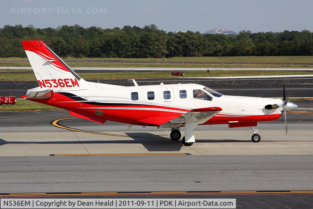 N536EM, Socata TBM-85 C/N 536, Taxiing to RWY 2R for departure to Paulding Northwest Atlanta (KPUJ).