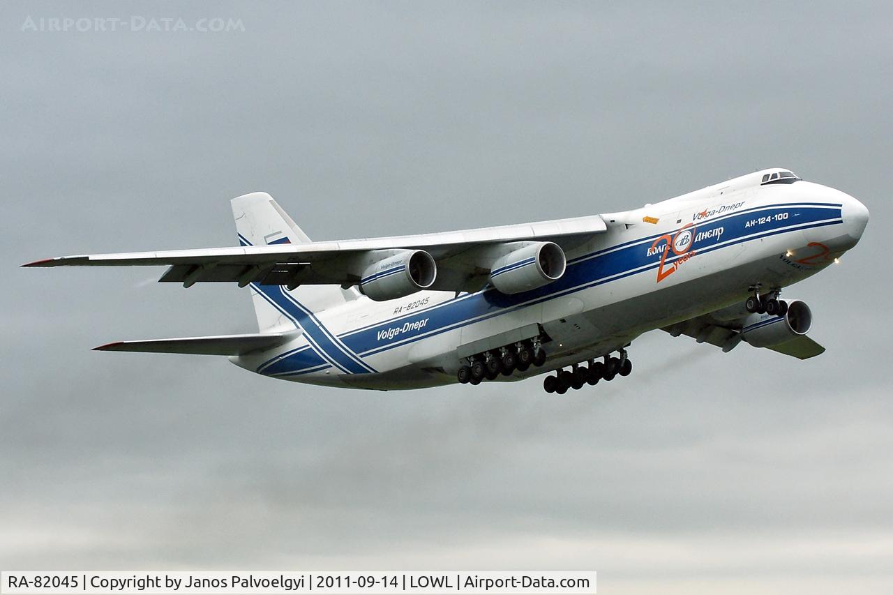 RA-82045, 1991 Antonov An-124-100 Ruslan C/N 9773052255113, Volga Dnepr Airlines Antonov An-124-100 Ruslan after take off in LOWL/LNZ