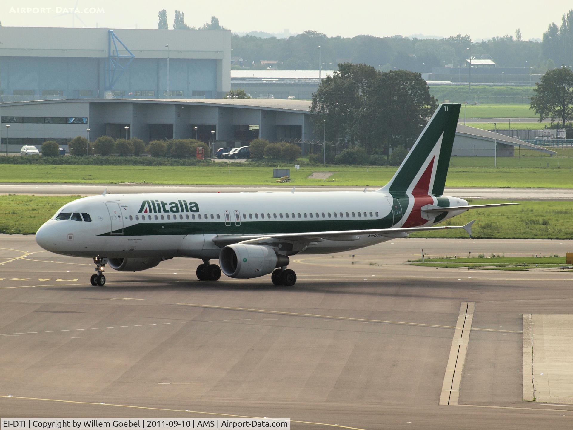 EI-DTI, 2009 Airbus A320-216 C/N 3976, Taxi to the runway of 