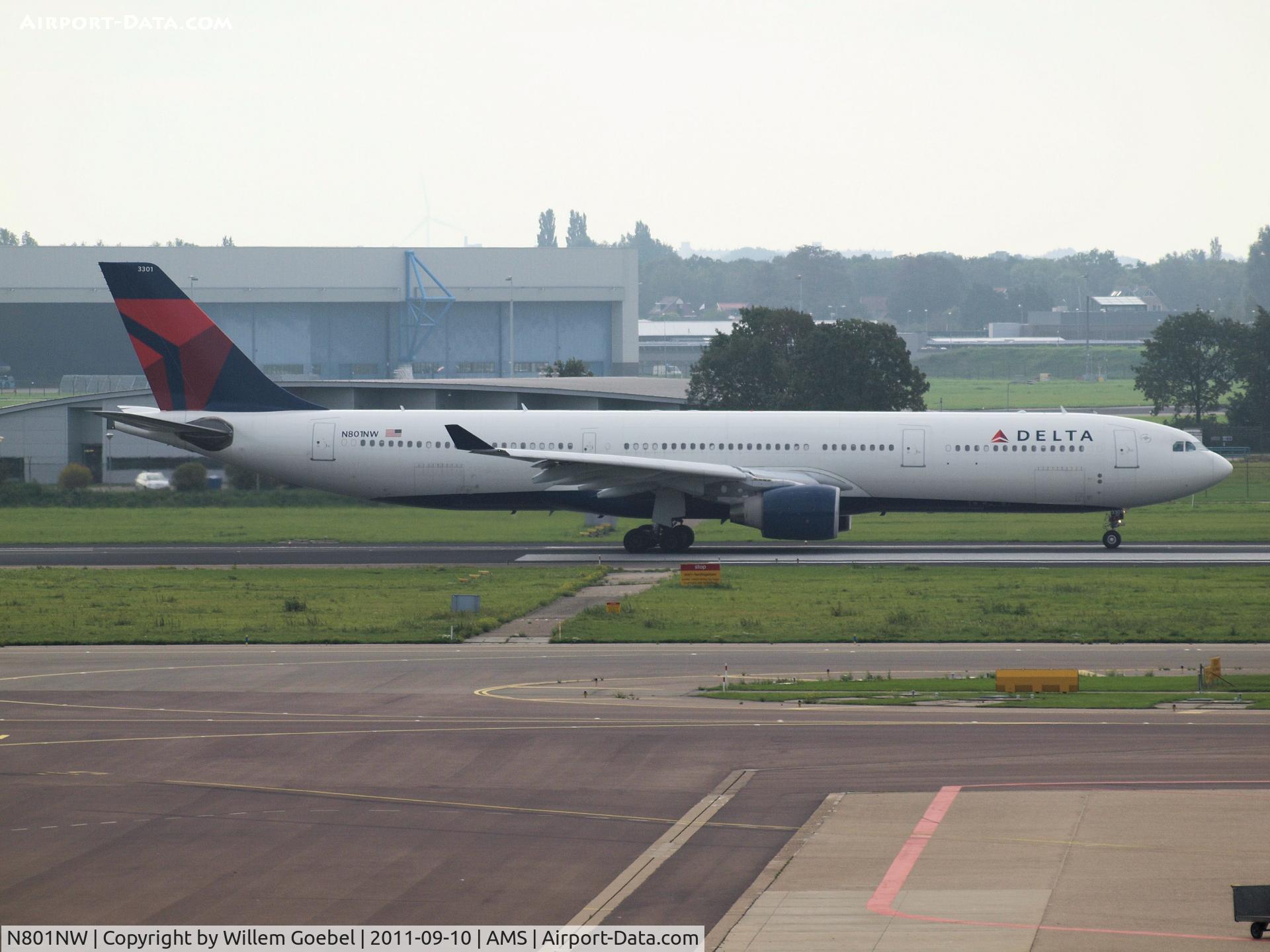N801NW, 2003 Airbus A330-323 C/N 0524, Taxi to the runway of 