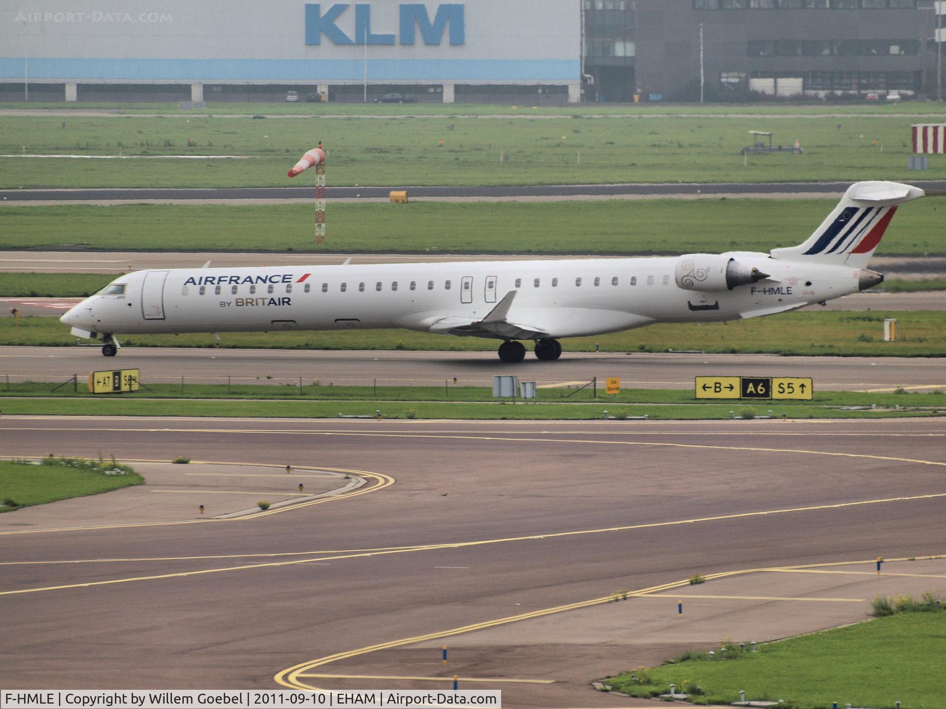 F-HMLE, 2010 Bombardier CRJ-1000EL NG (CL-600-2E25) C/N 19009, Taxi to the runway of 