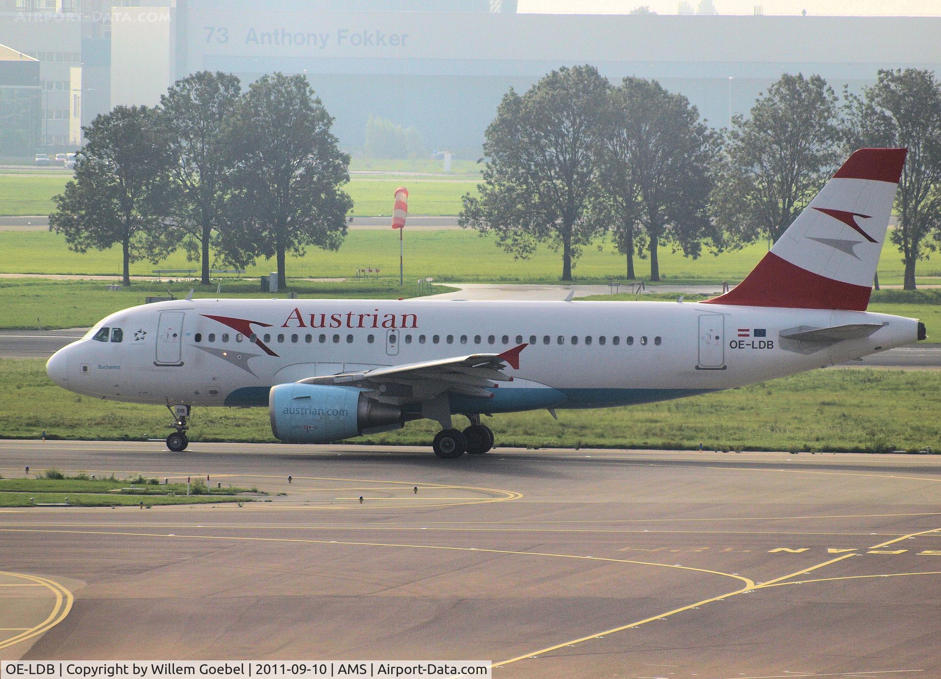 OE-LDB, 2004 Airbus A319-112 C/N 2174, Taxi to the runway of 