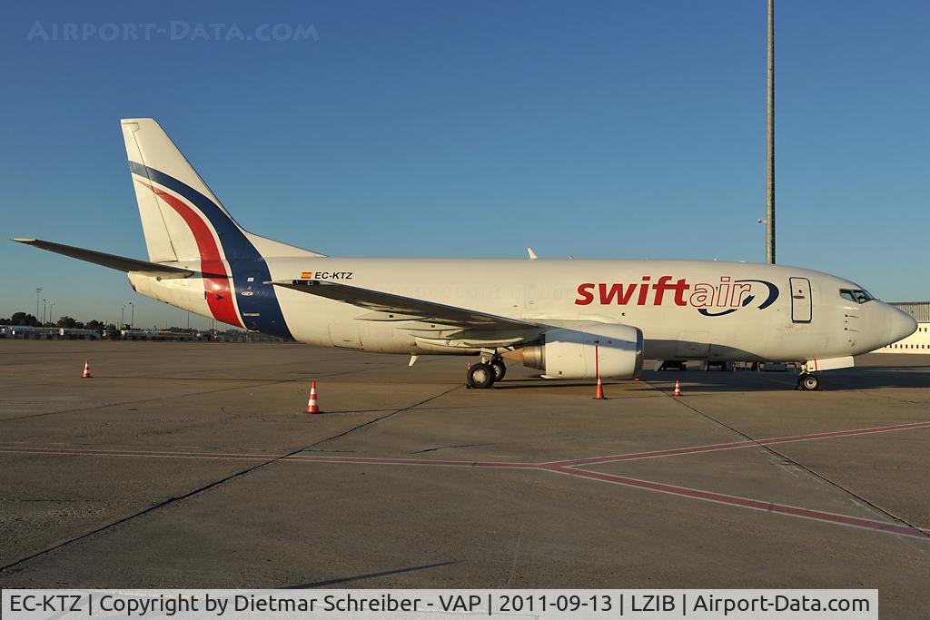 EC-KTZ, 1987 Boeing 737-375(SF) C/N 23708, Swift Air Boeing 737-300