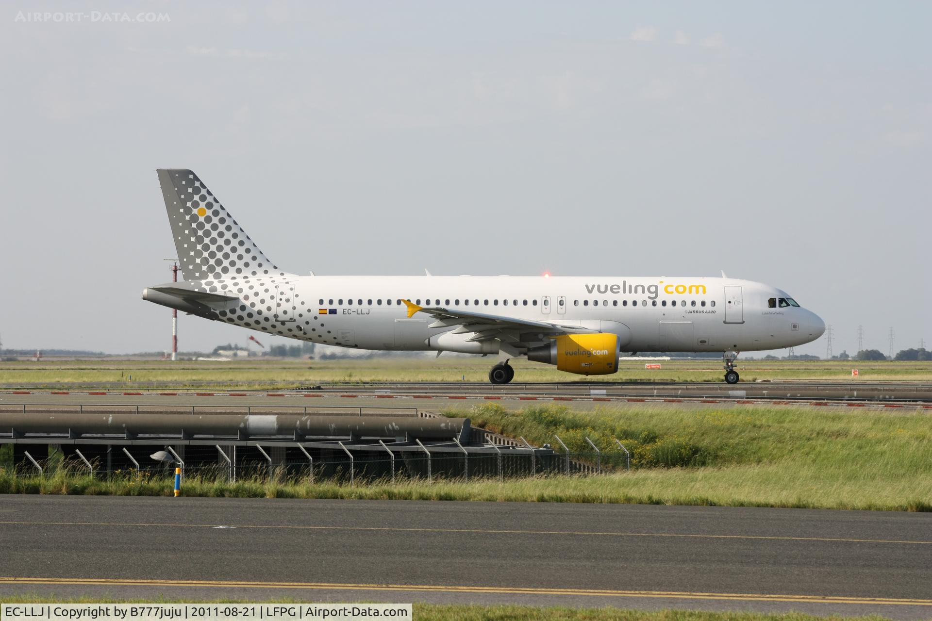 EC-LLJ, 2011 Airbus A320-214 C/N 4661, on transit at CDG
