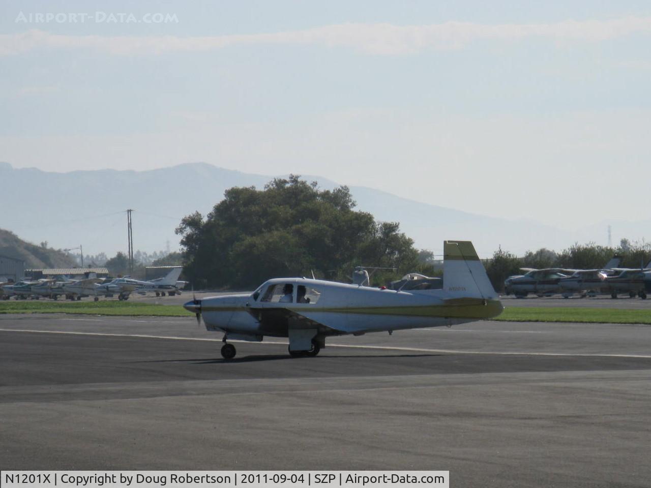 N1201X, 1963 Mooney M20C Ranger C/N 2604, 1963 Mooney M20C, Lycoming O&VO-360 180 Hp, taxi off the active