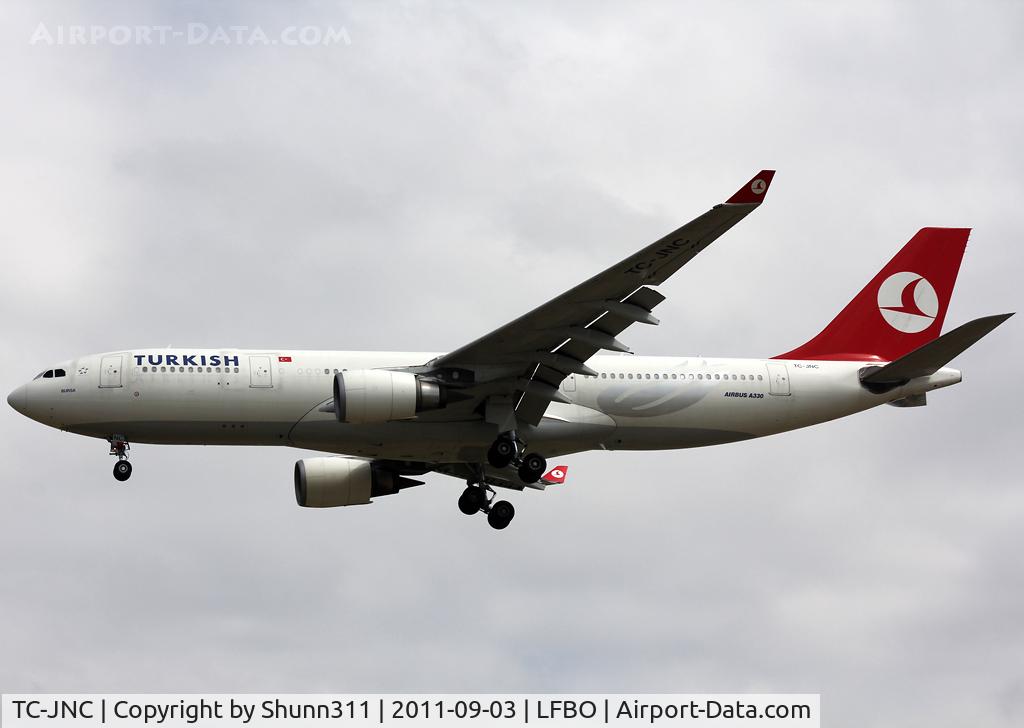 TC-JNC, 2006 Airbus A330-203 C/N 742, Landing rwy 32L