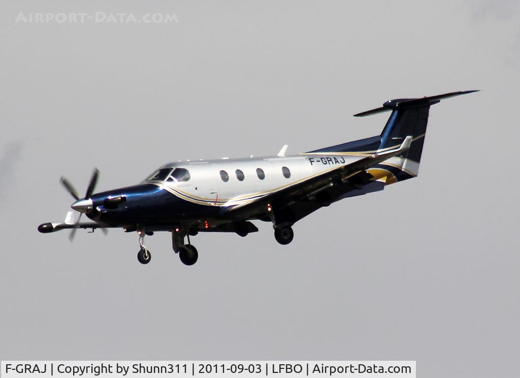 F-GRAJ, 2001 Pilatus PC-12/45 C/N 406, Landing rwy 32L with new c/s