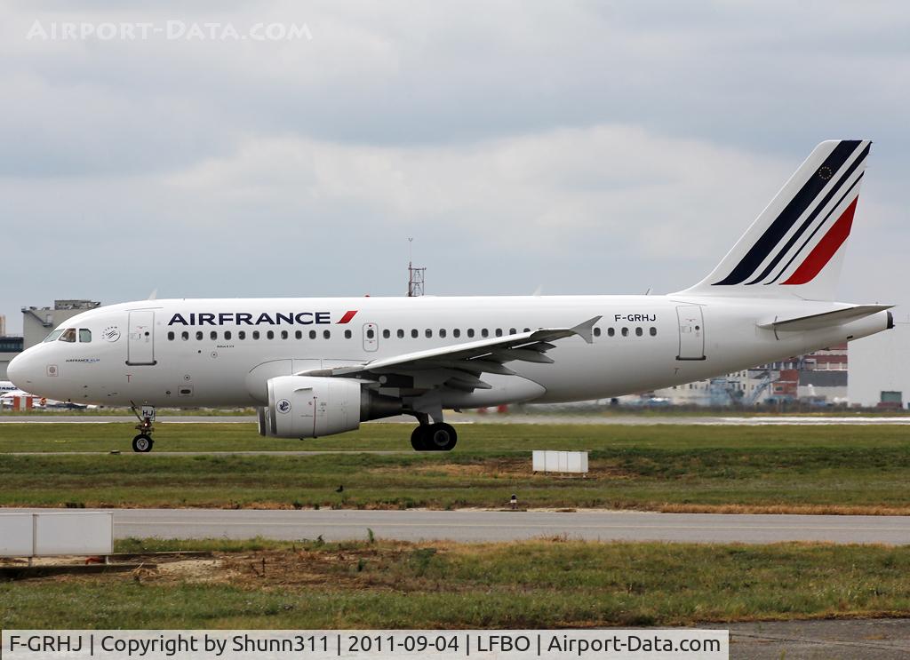 F-GRHJ, 2000 Airbus A319-111 C/N 1176, Taxiing holding point rwy 32R for departure... in new c/s